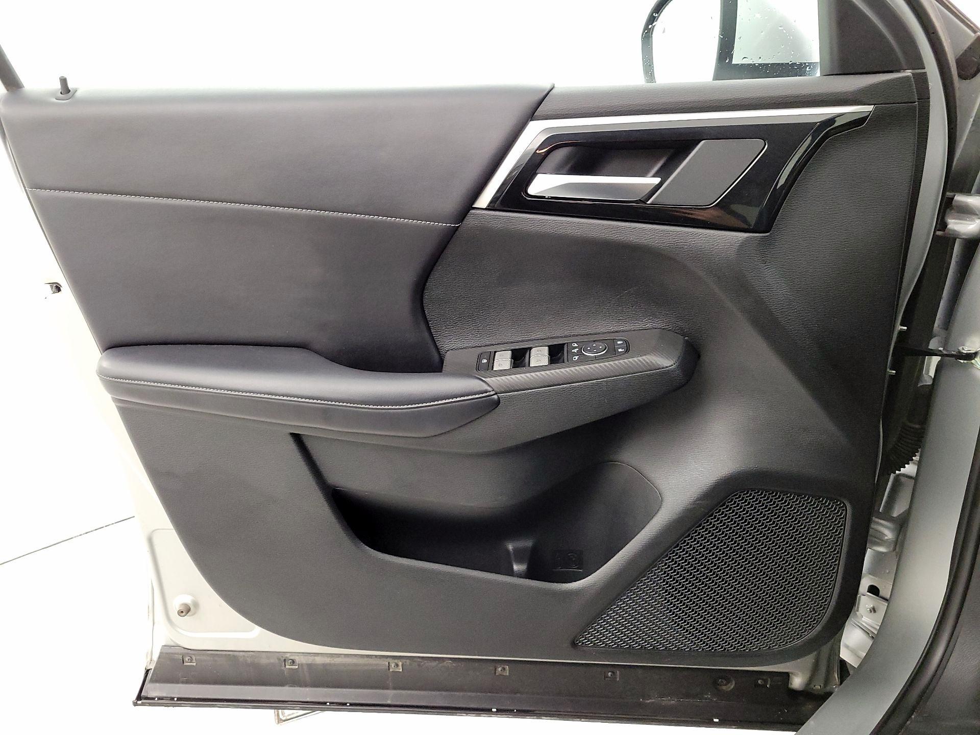 Thumbnail: 2024 Mitsubishi Outlander - 12