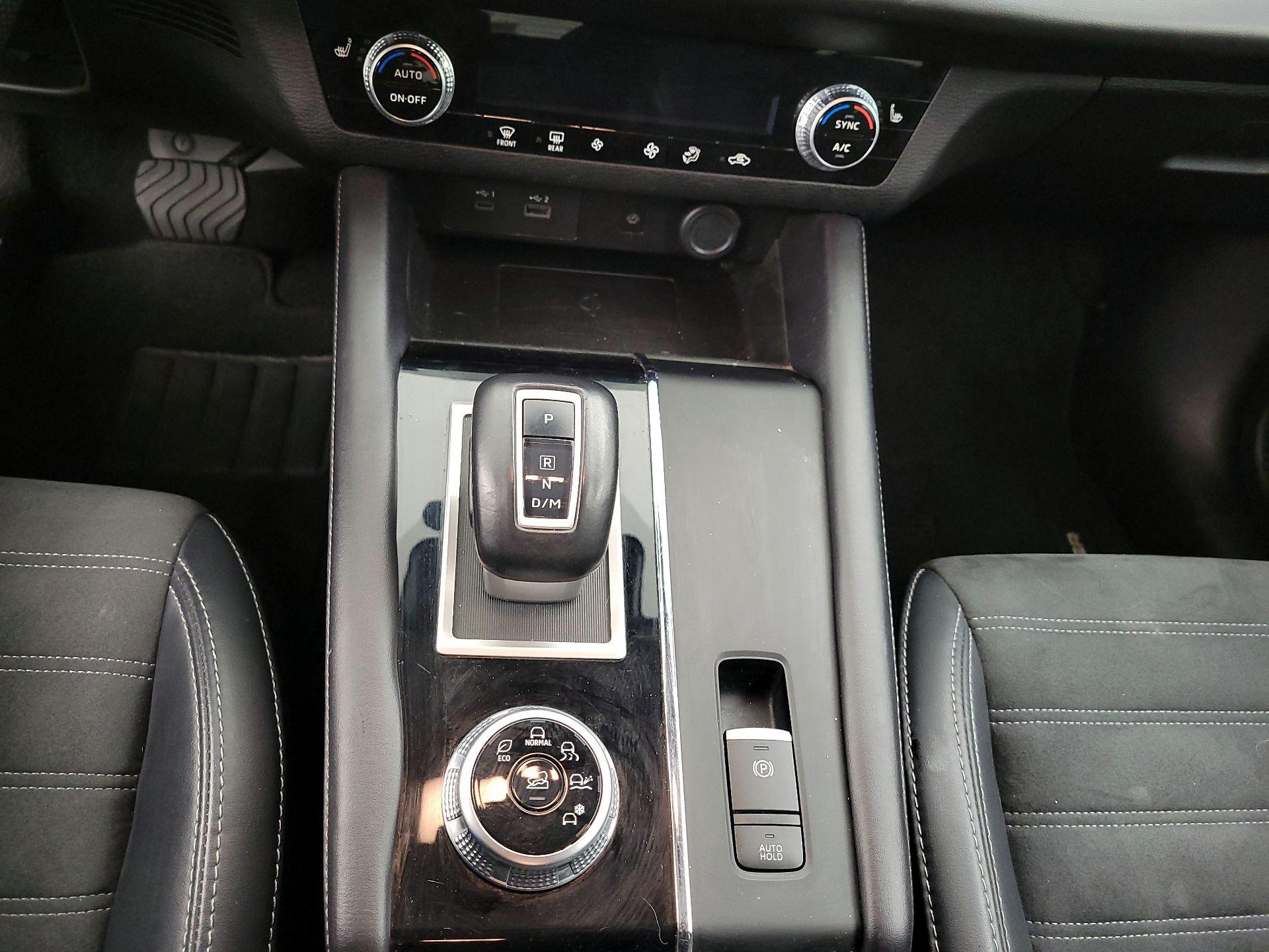 Thumbnail: 2024 Mitsubishi Outlander - 18