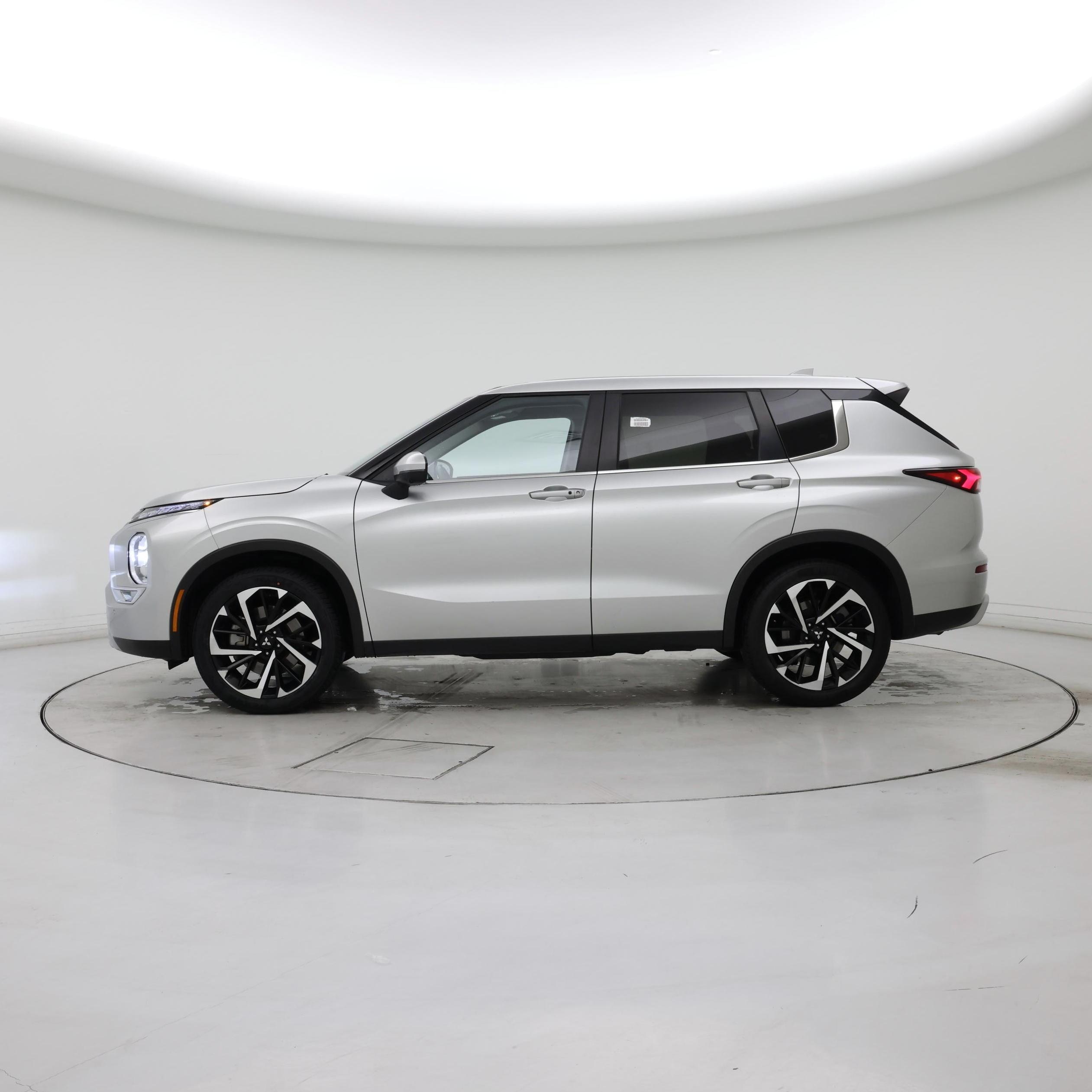 Thumbnail: 2024 Mitsubishi Outlander - 3