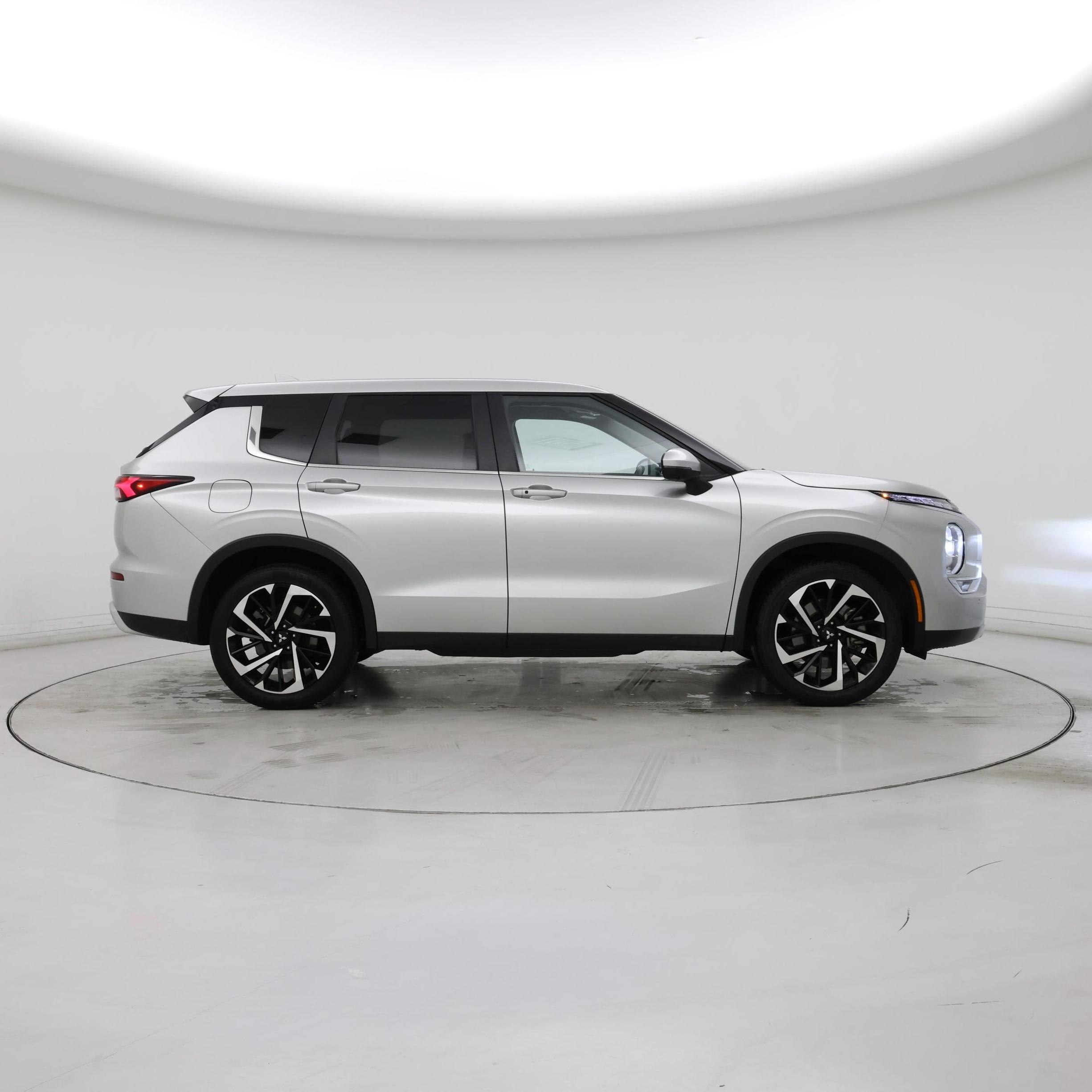 Thumbnail: 2024 Mitsubishi Outlander - 7