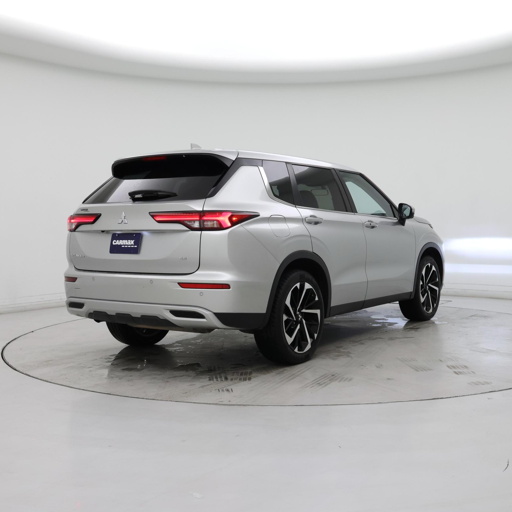 Thumbnail: 2024 Mitsubishi Outlander - 8