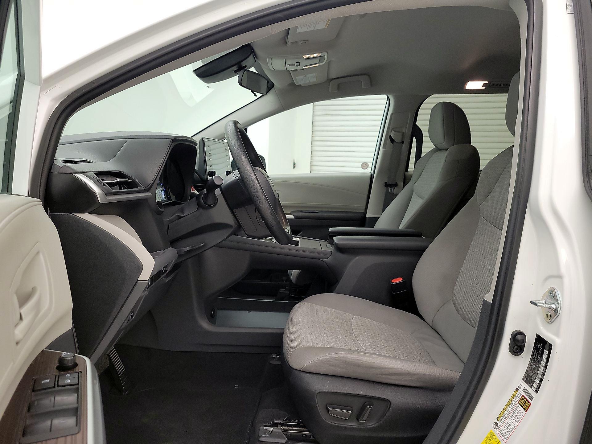 Thumbnail: 2024 Toyota Sienna - 9