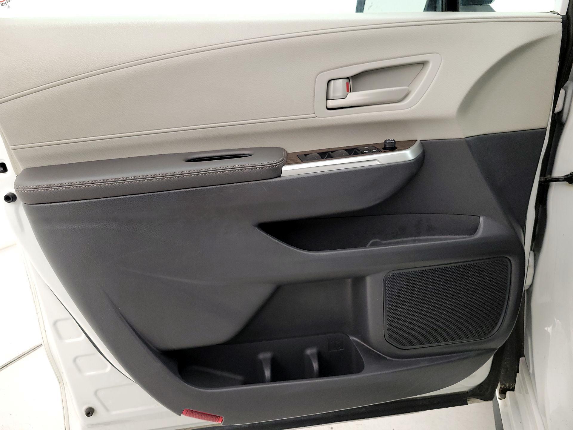 Thumbnail: 2024 Toyota Sienna - 10