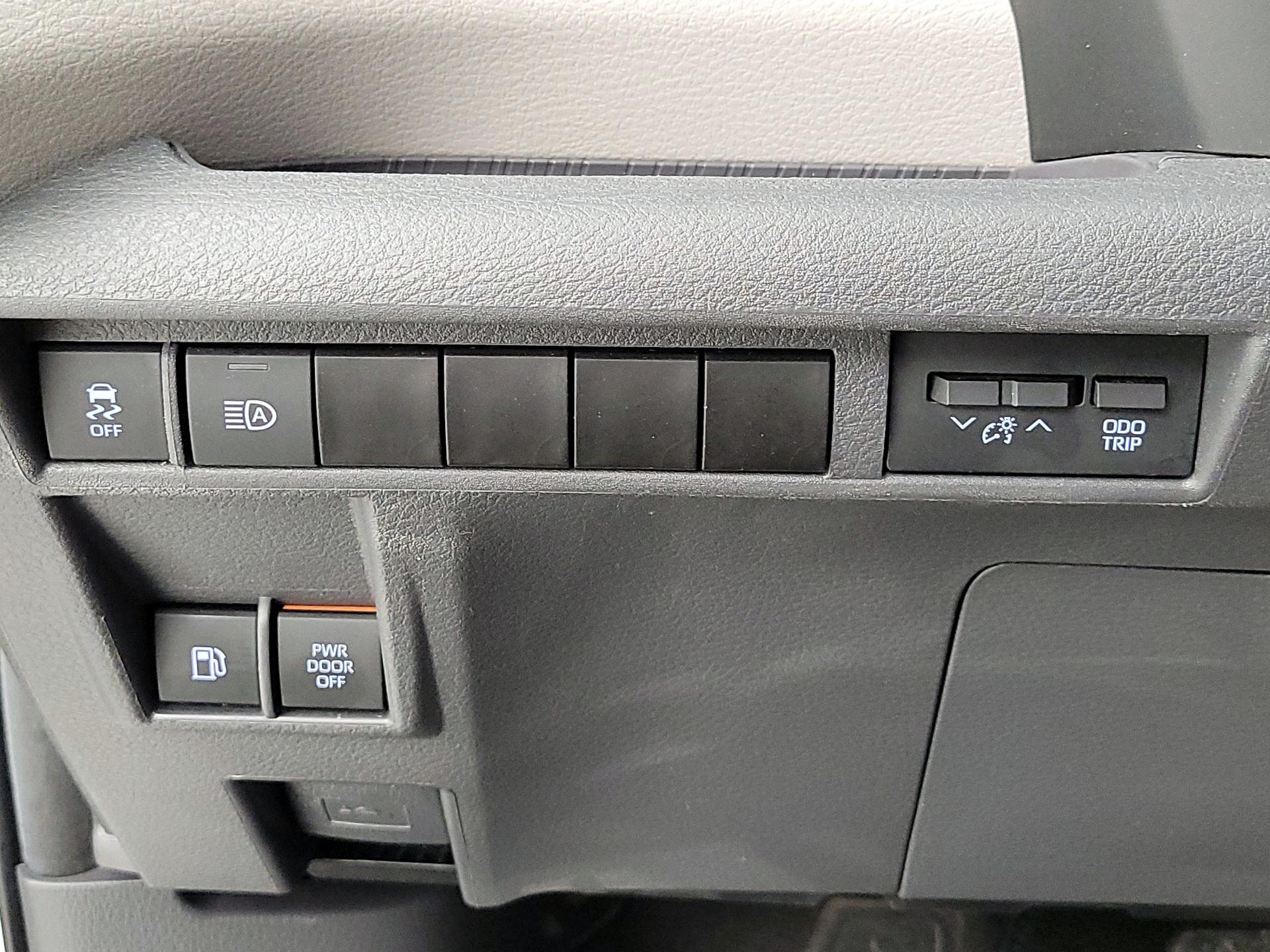 Thumbnail: 2024 Toyota Sienna - 11