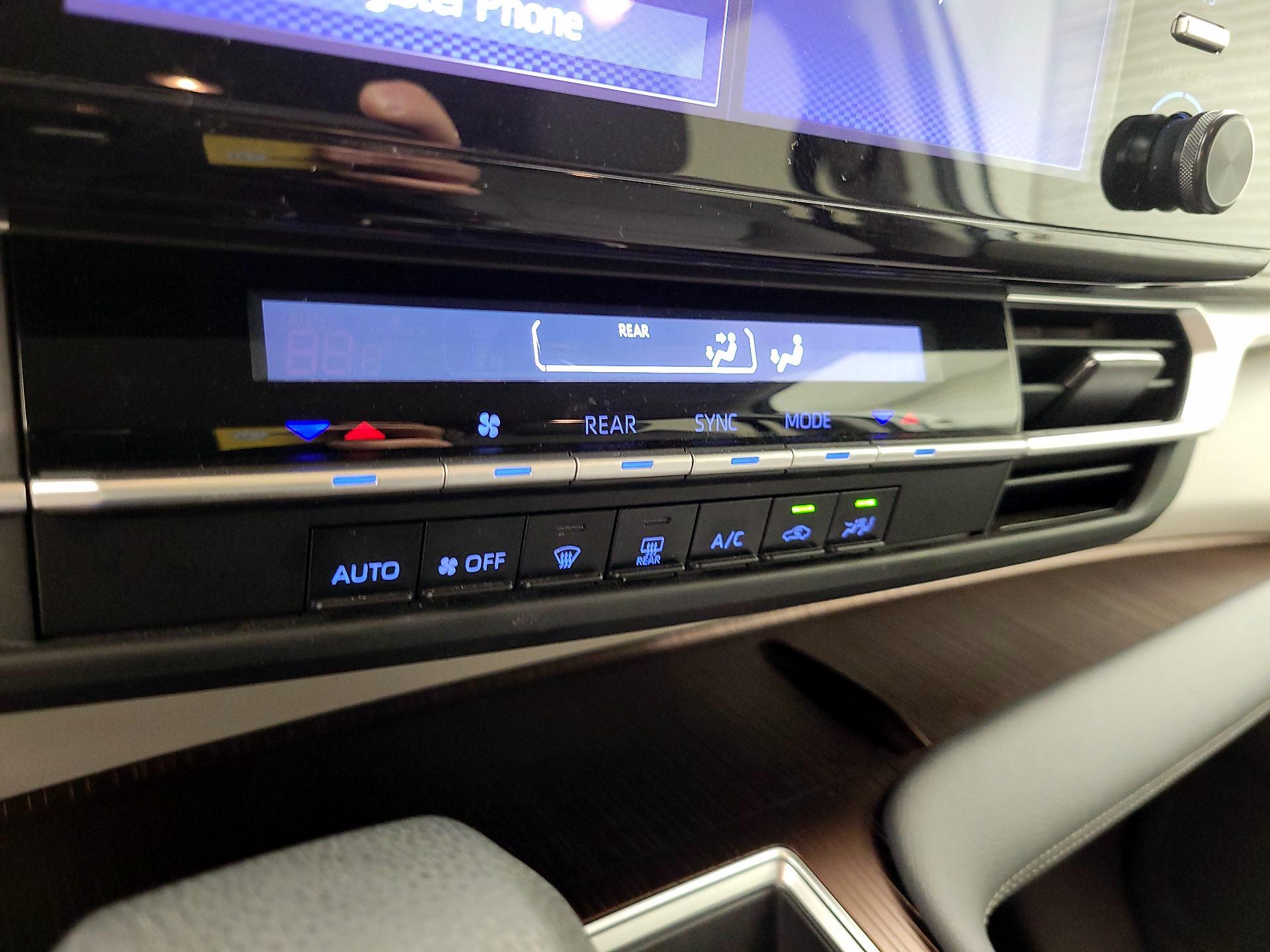 Thumbnail: 2024 Toyota Sienna - 14