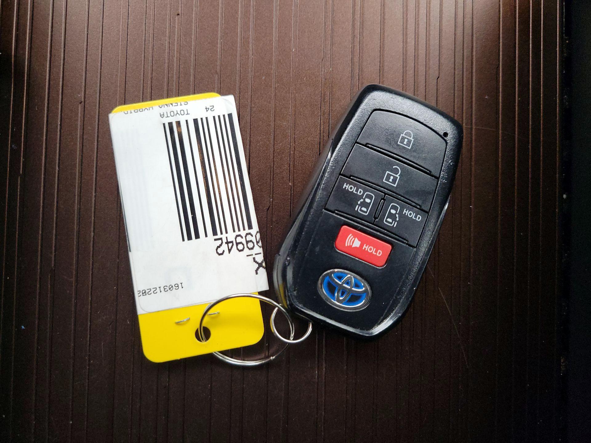 Thumbnail: 2024 Toyota Sienna - 20