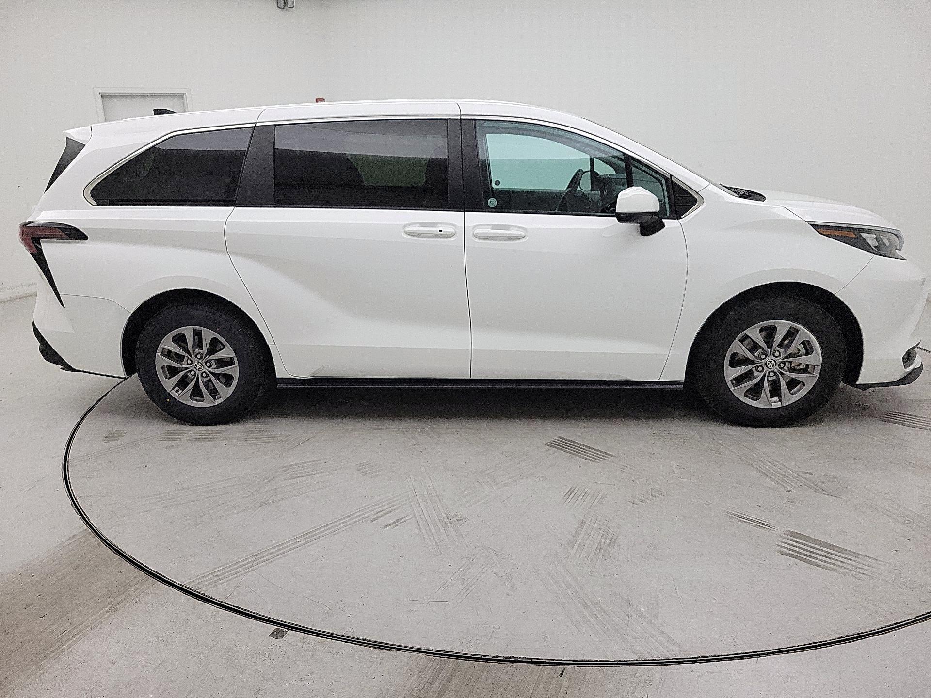 Thumbnail: 2024 Toyota Sienna - 4