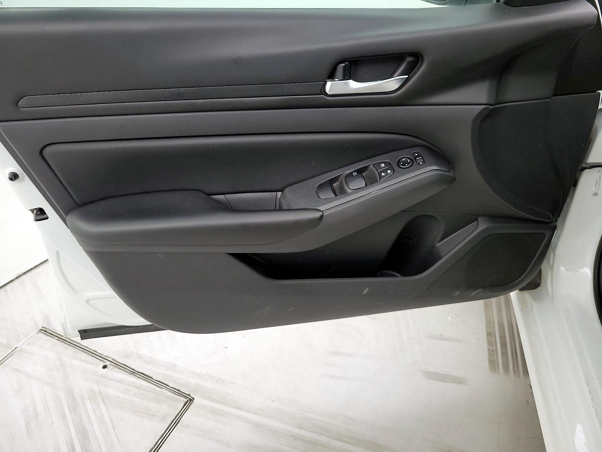 Thumbnail: 2021 Nissan Altima - 12