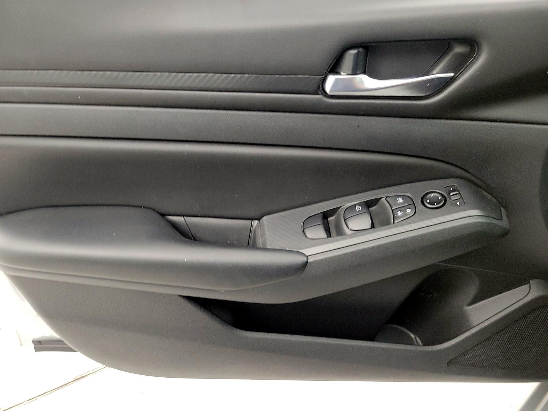 Thumbnail: 2021 Nissan Altima - 12