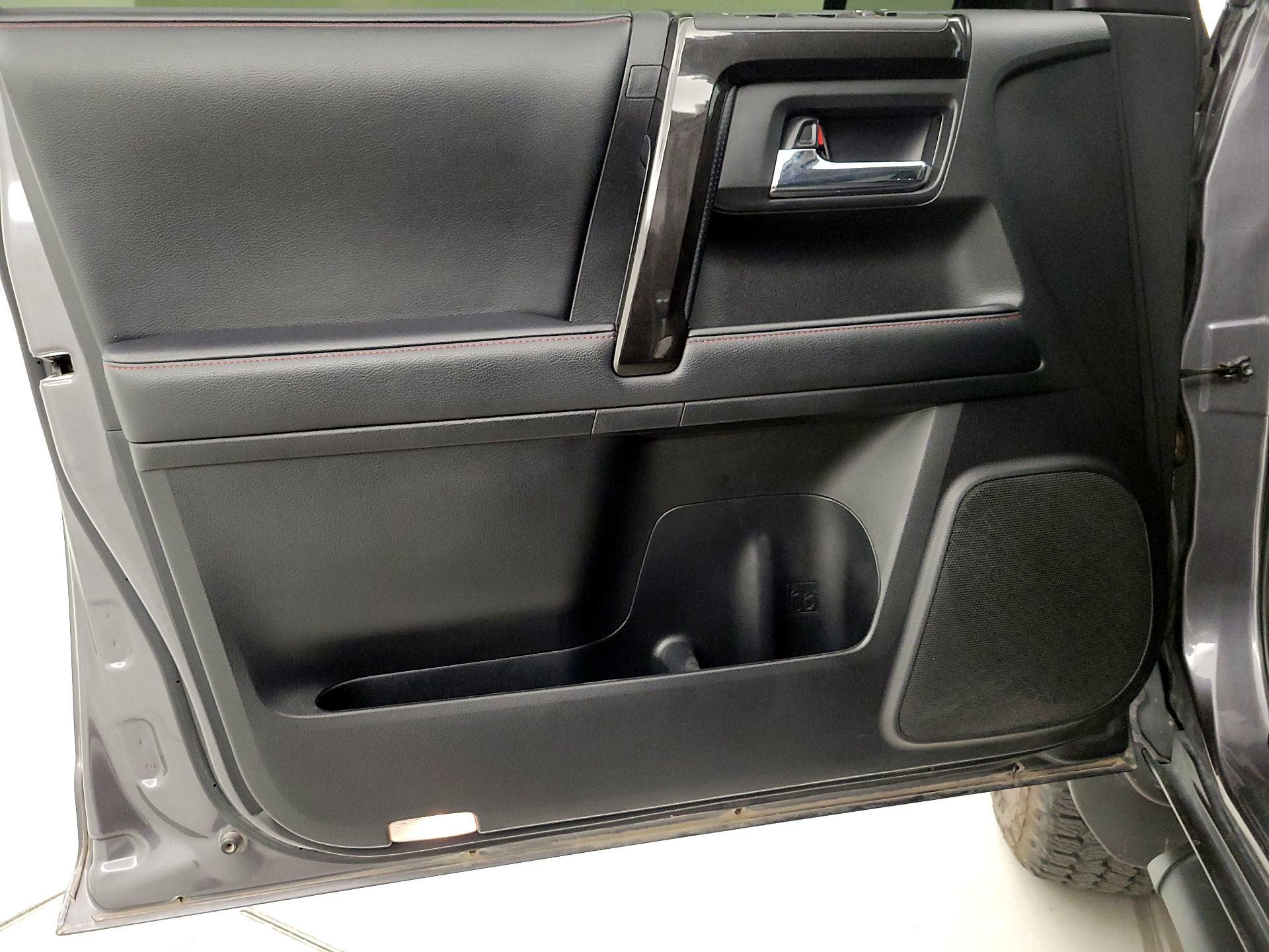 Thumbnail: 2020 Toyota 4Runner - 10