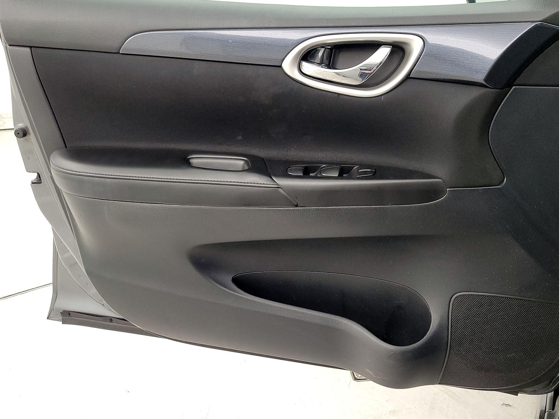 Thumbnail: 2019 Nissan Sentra - 12