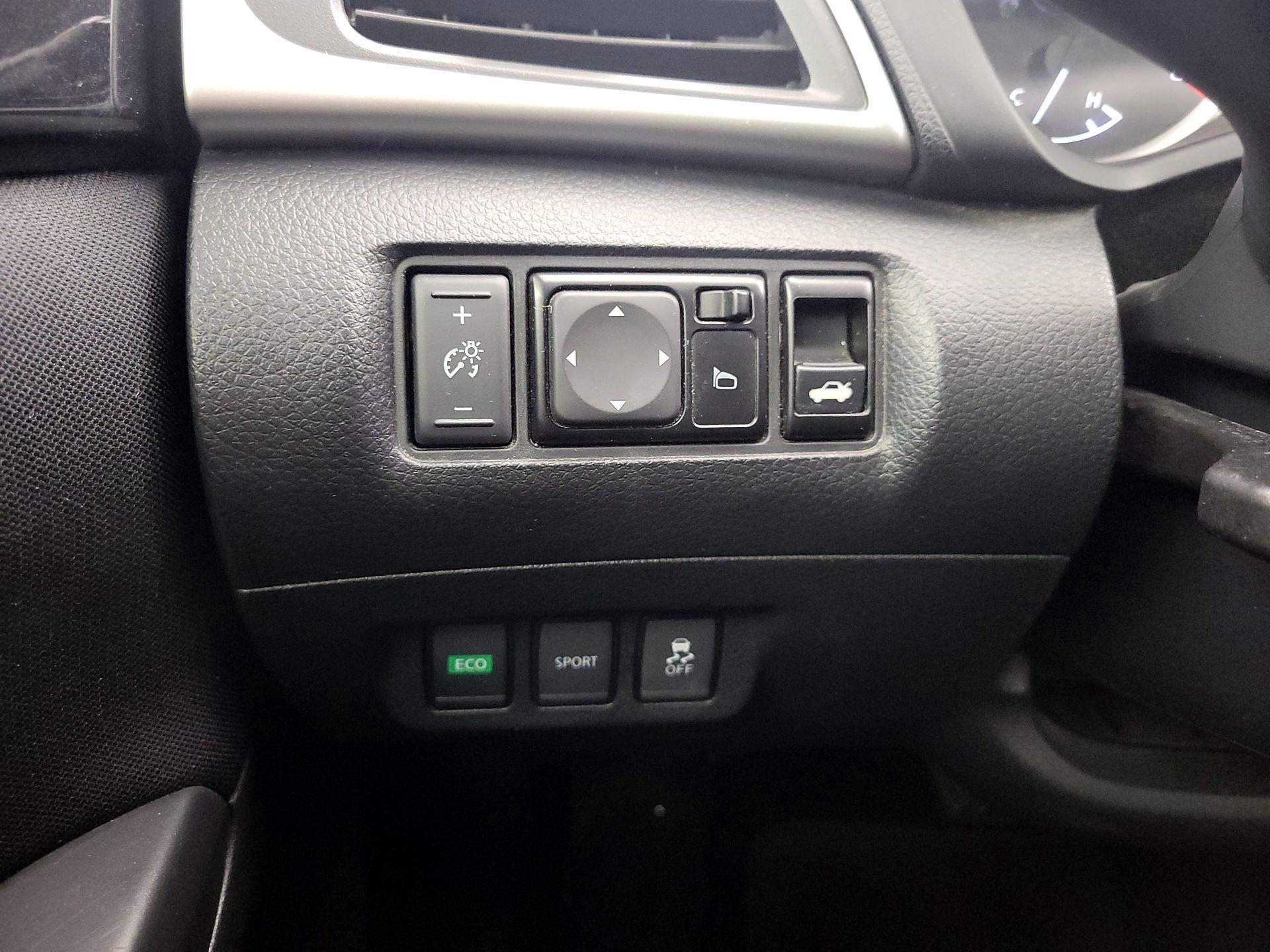 Thumbnail: 2017 Nissan Sentra - 13