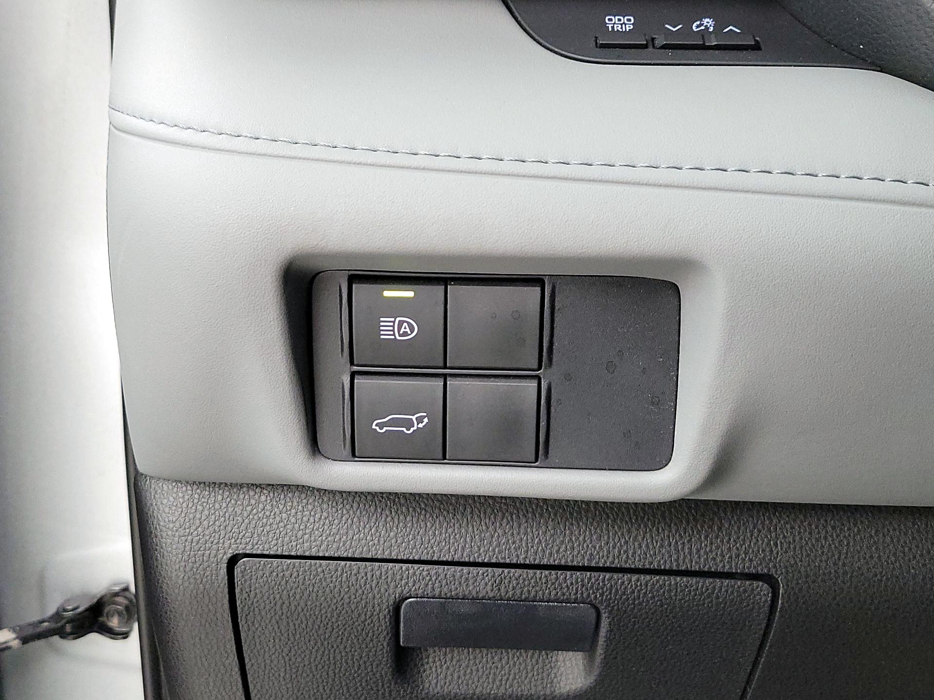 Thumbnail: 2021 Toyota Highlander - 13