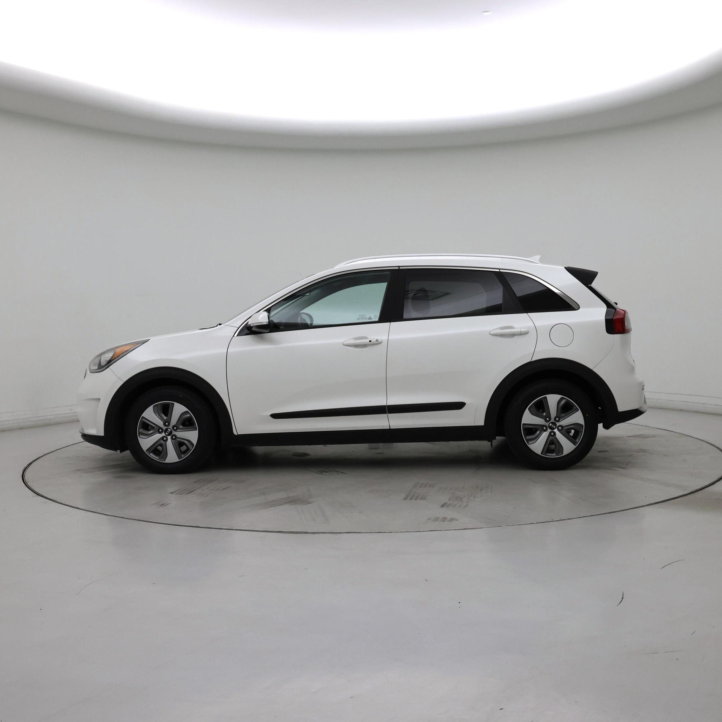 Thumbnail: 2017 Kia Niro - 3