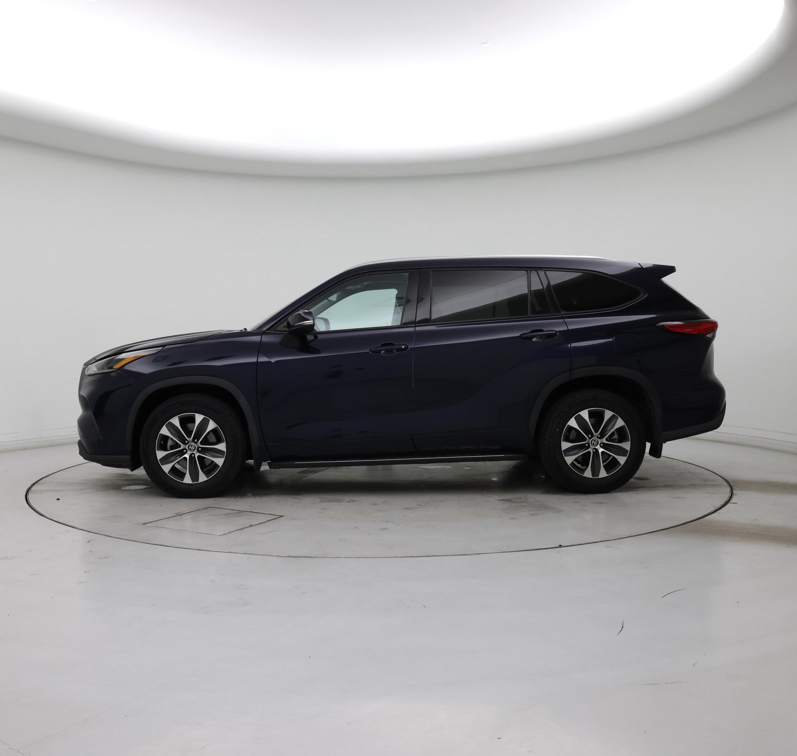 Thumbnail: 2021 Toyota Highlander - 3