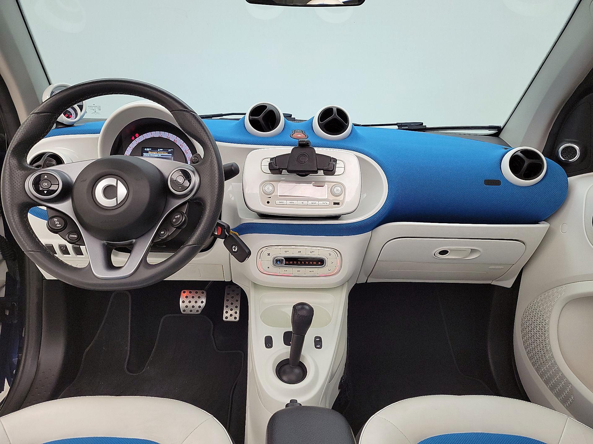 Thumbnail: 2017 smart fortwo - 9