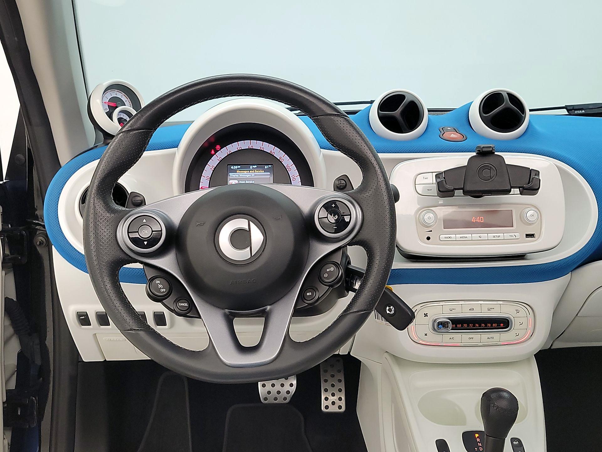 Thumbnail: 2017 smart fortwo - 10