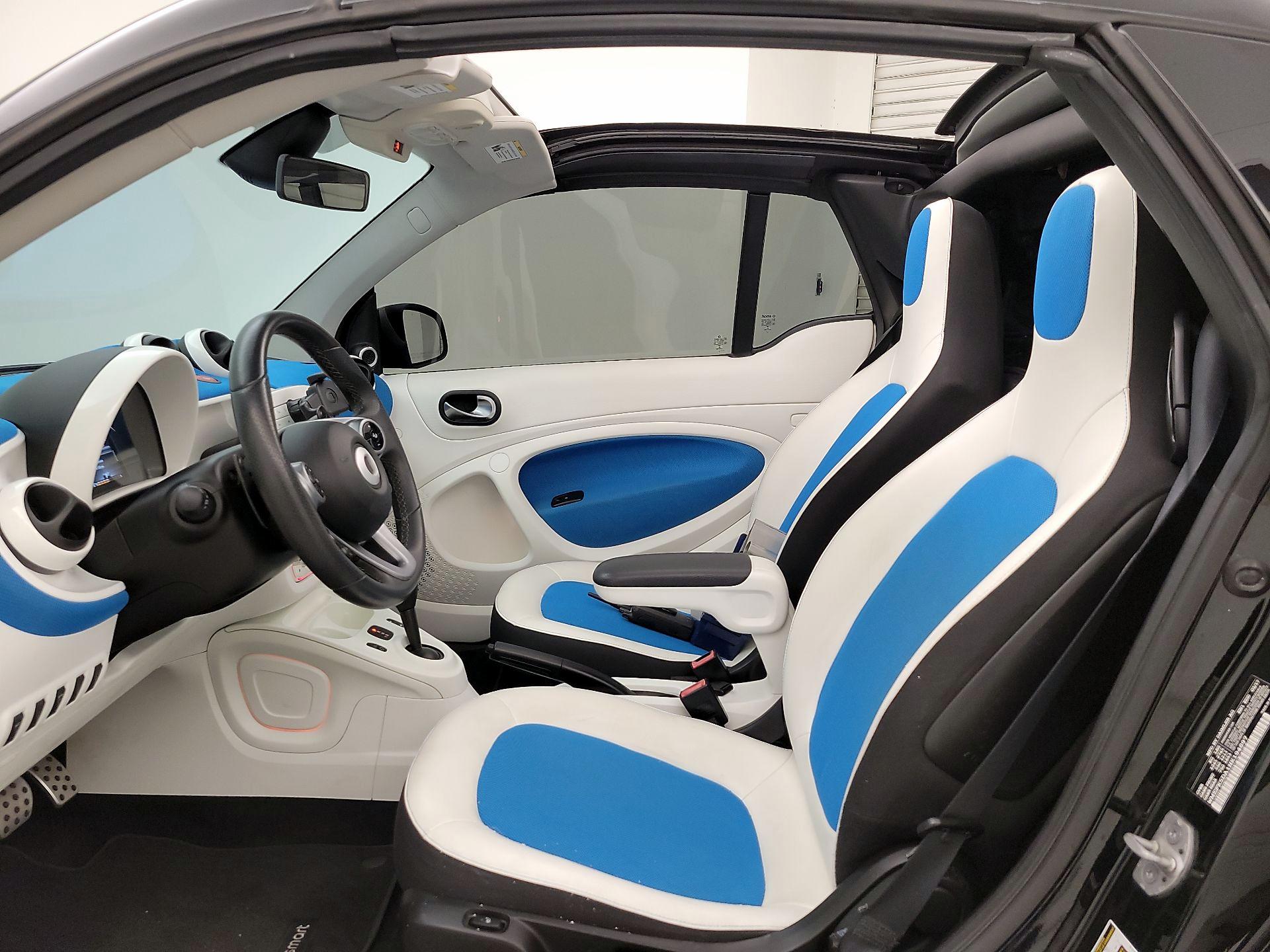 Thumbnail: 2017 smart fortwo - 11