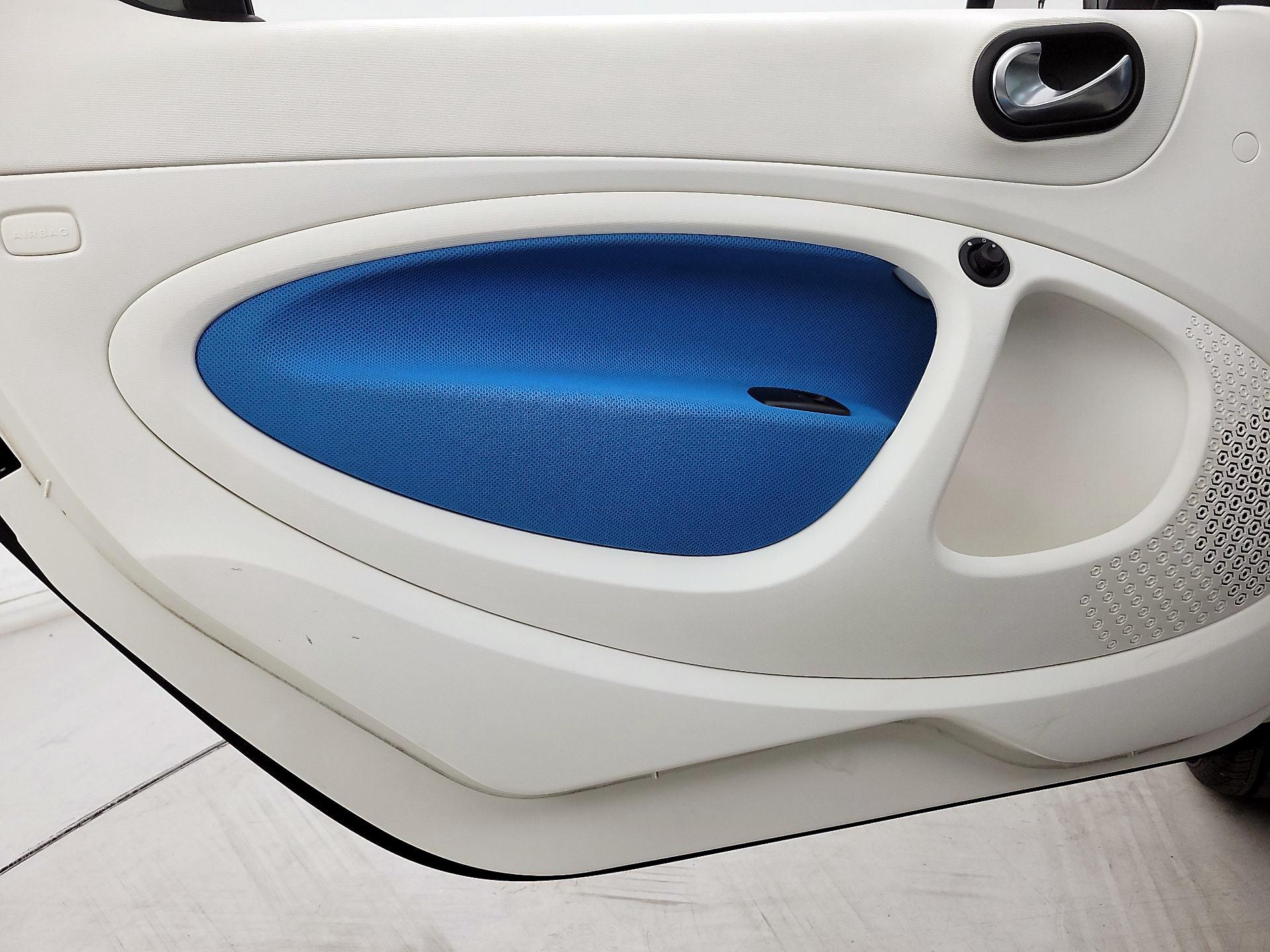 Thumbnail: 2017 smart fortwo - 12