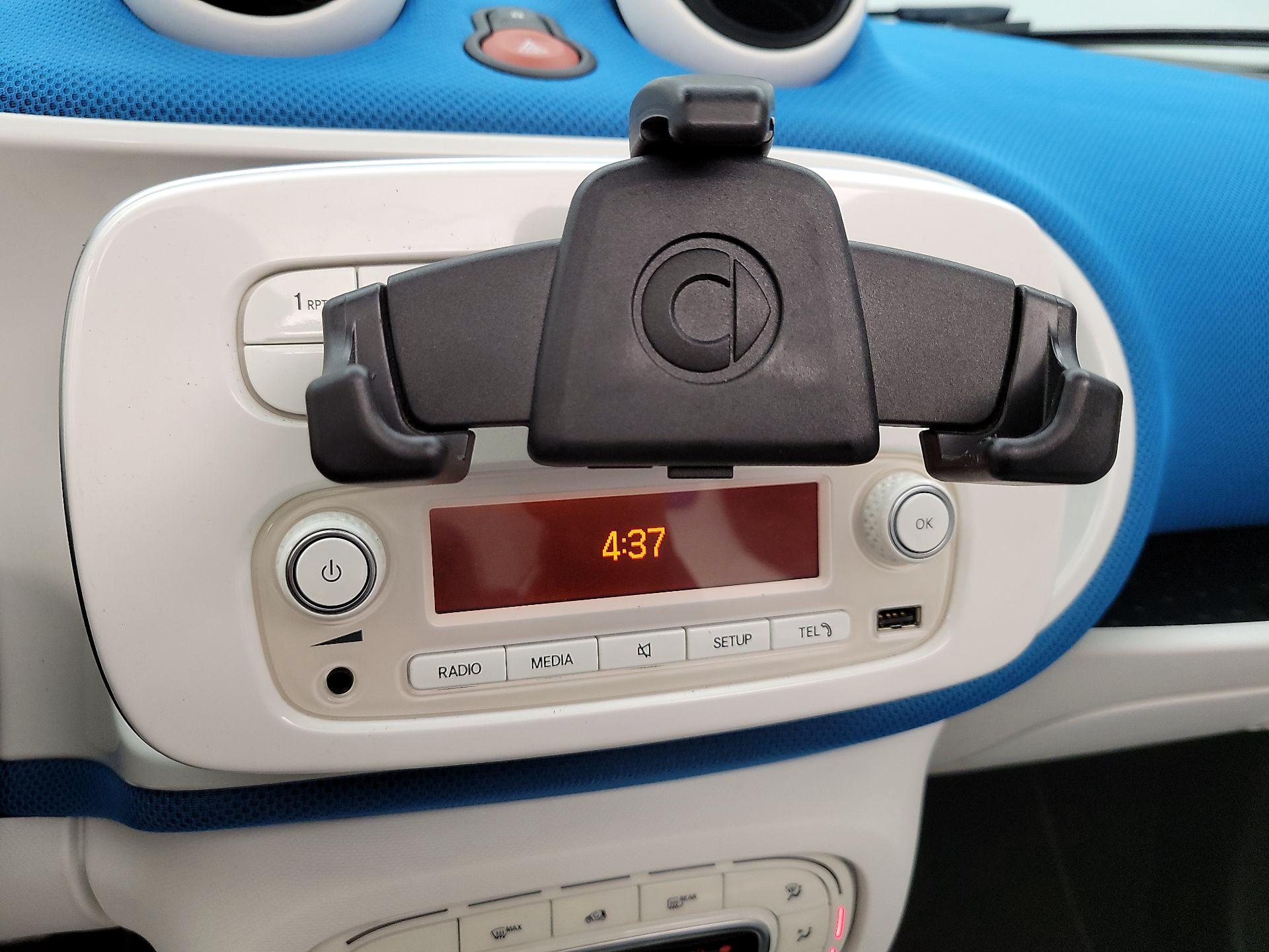 Thumbnail: 2017 smart fortwo - 14