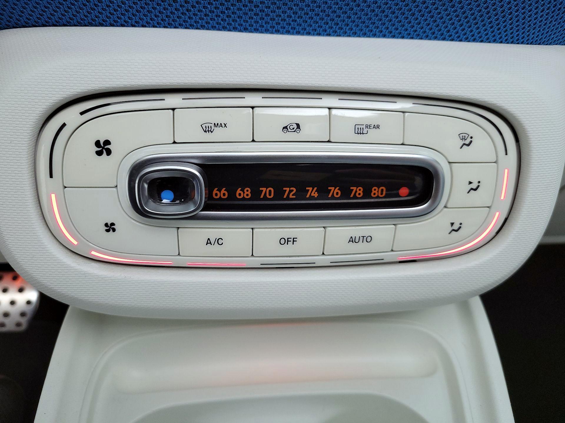 Thumbnail: 2017 smart fortwo - 15