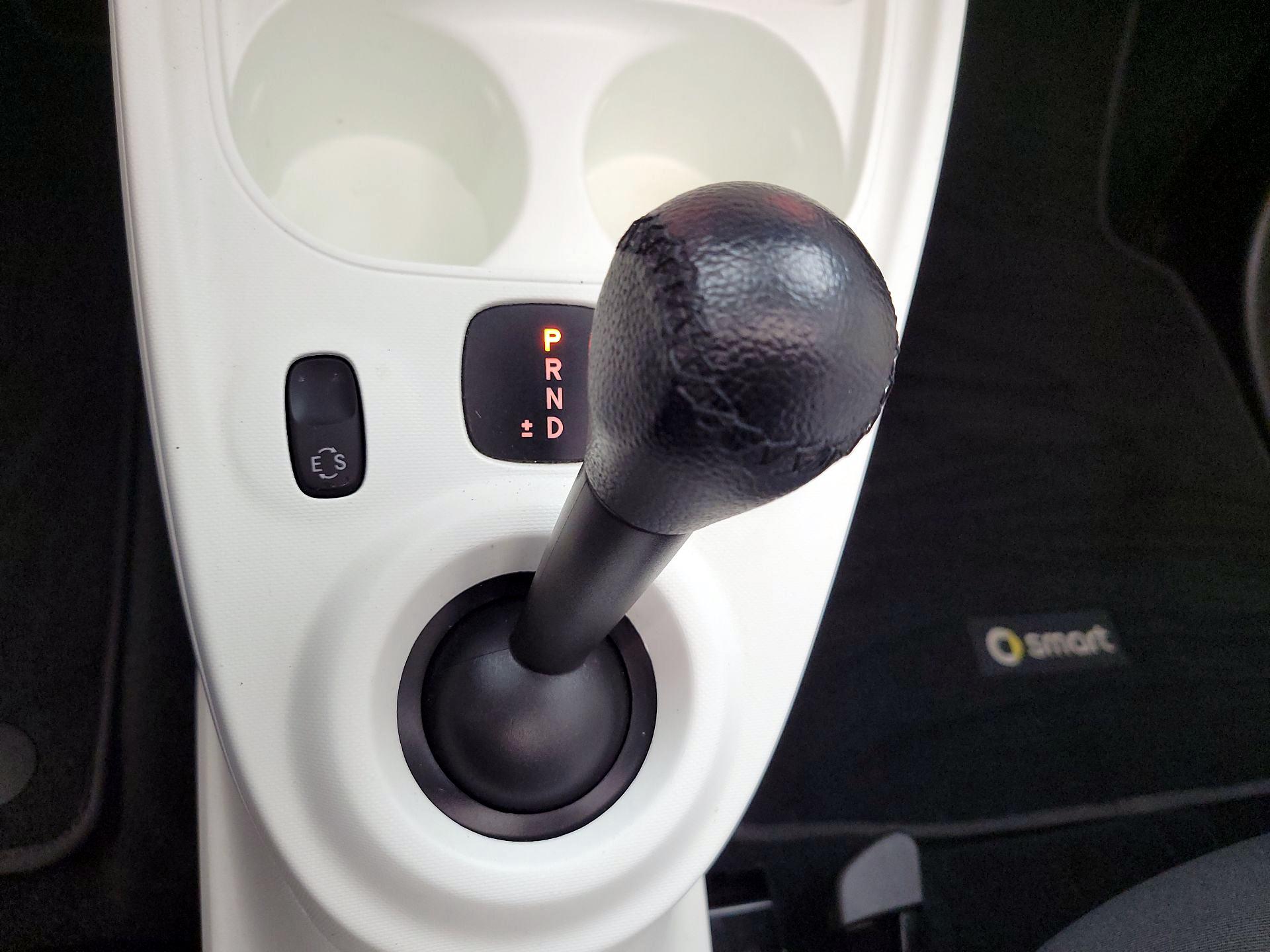 Thumbnail: 2017 smart fortwo - 16