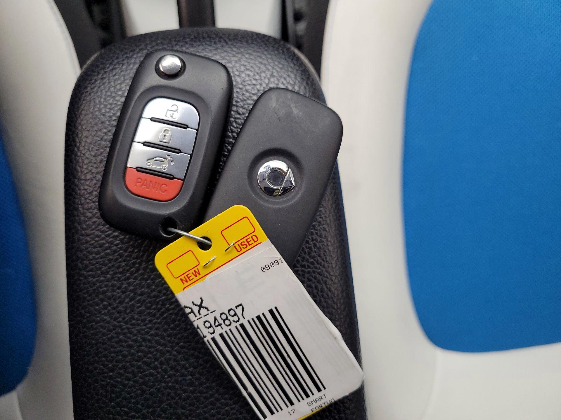 Thumbnail: 2017 smart fortwo - 19