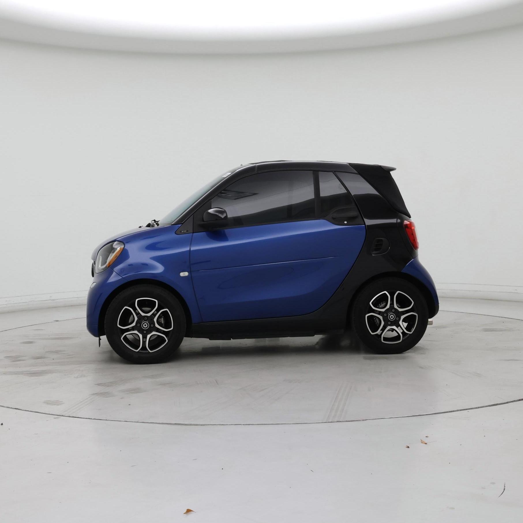 Thumbnail: 2017 smart fortwo - 3
