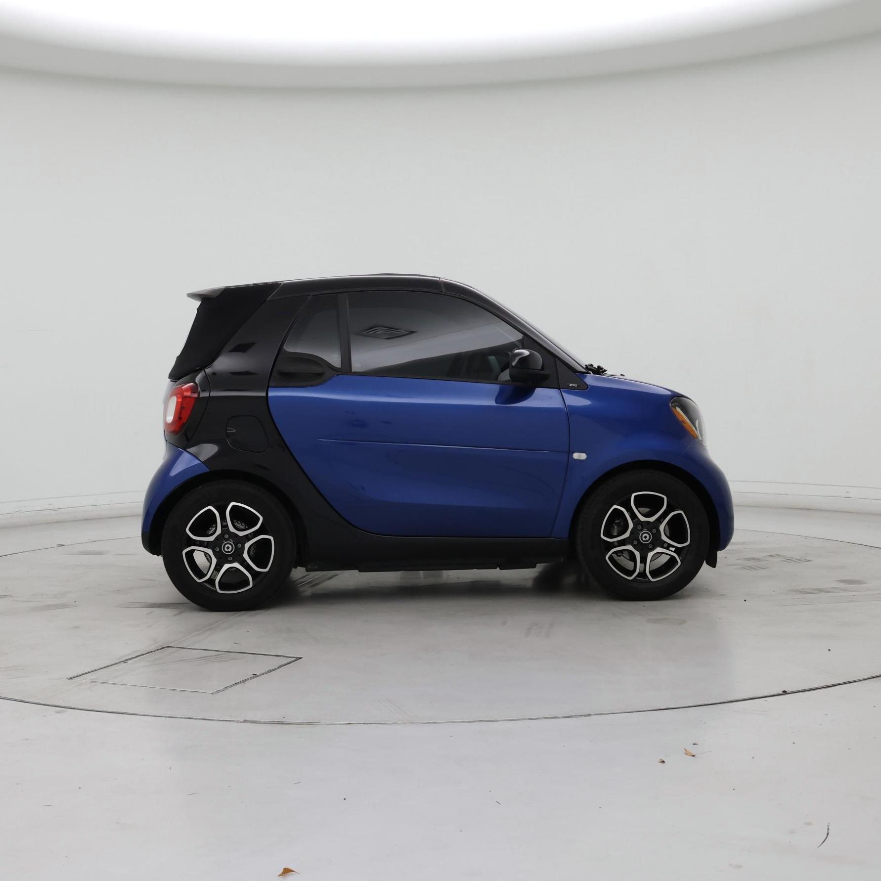 Thumbnail: 2017 smart fortwo - 7