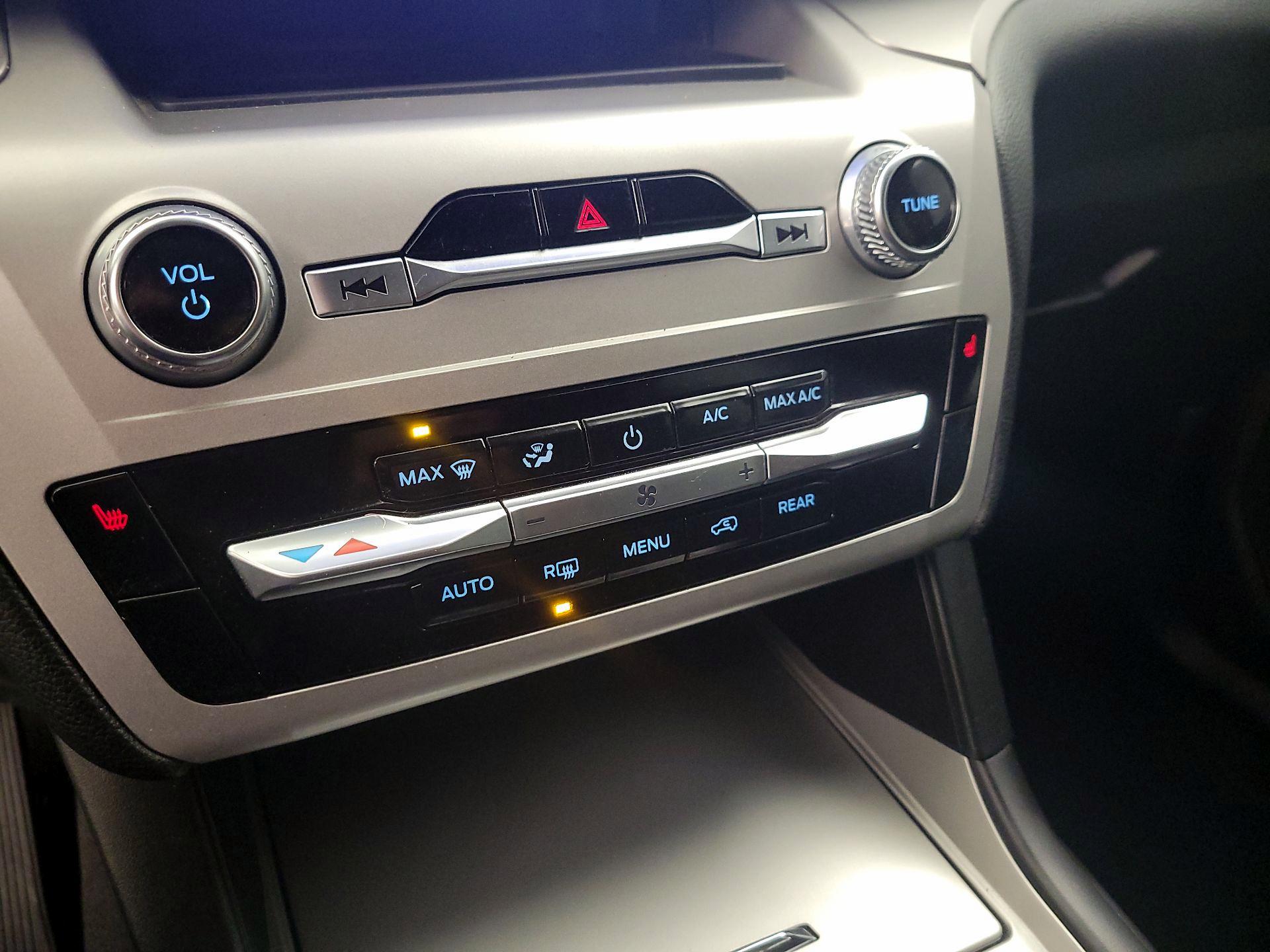 Thumbnail: 2022 Ford Explorer - 16