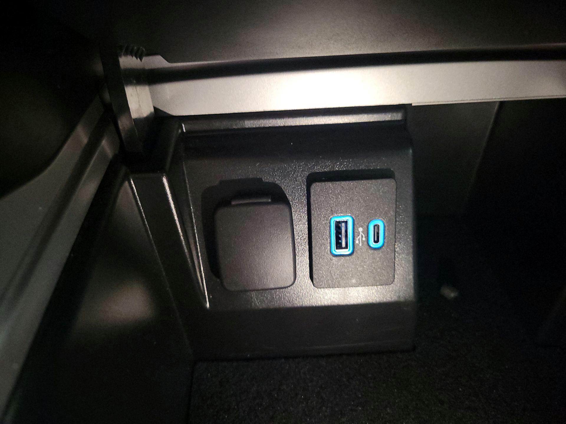 Thumbnail: 2022 Ford Explorer - 18