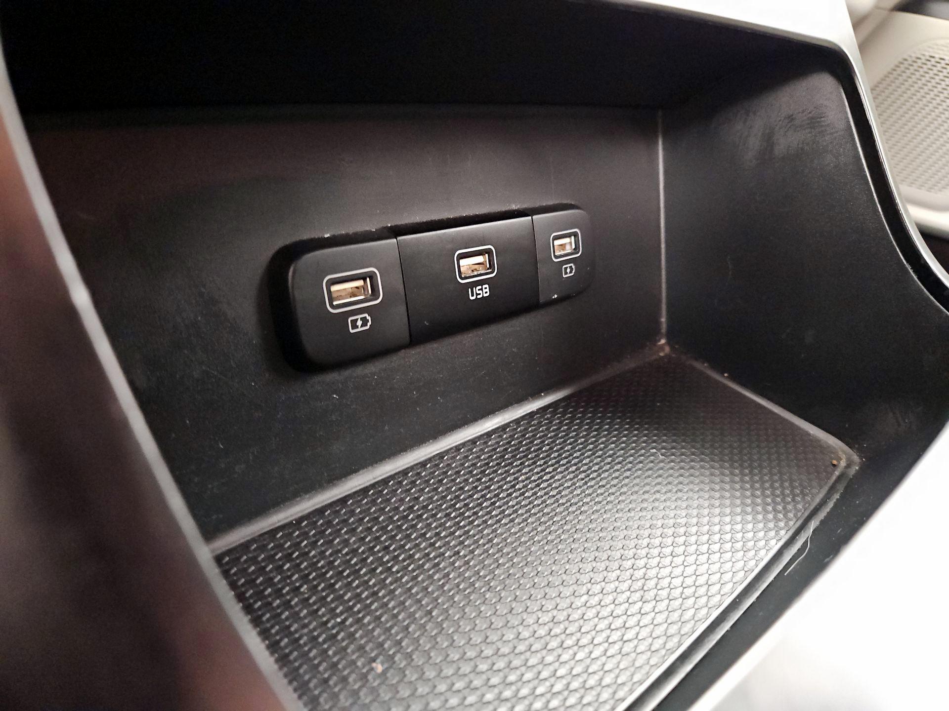 Thumbnail: 2024 Kia Carnival - 18