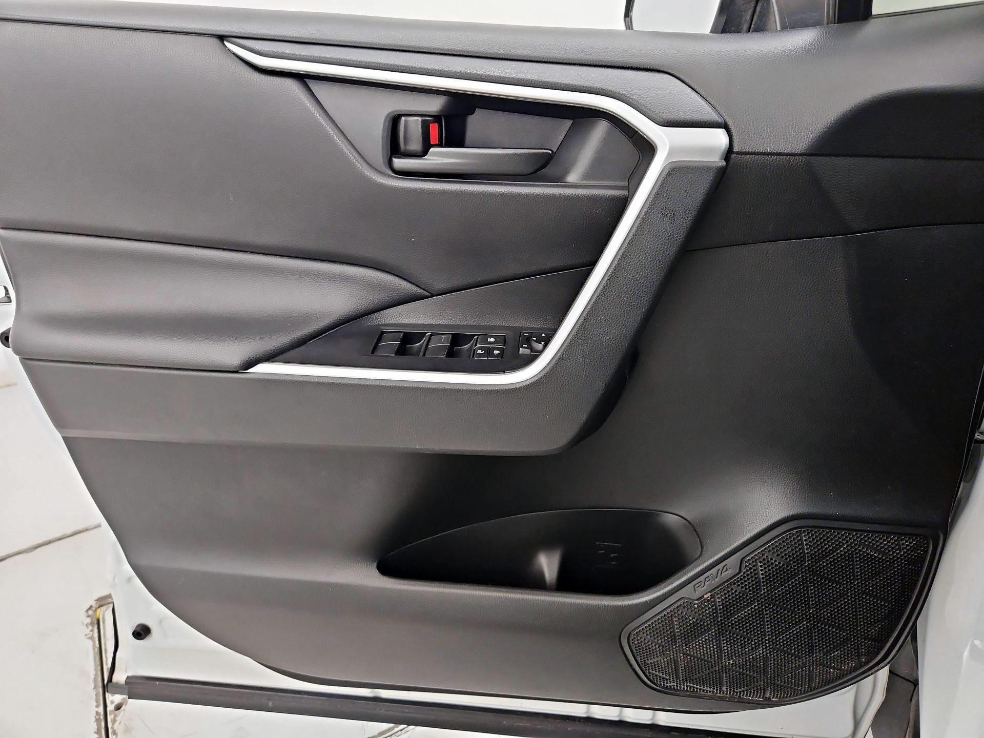 Thumbnail: 2021 Toyota RAV4 - 12