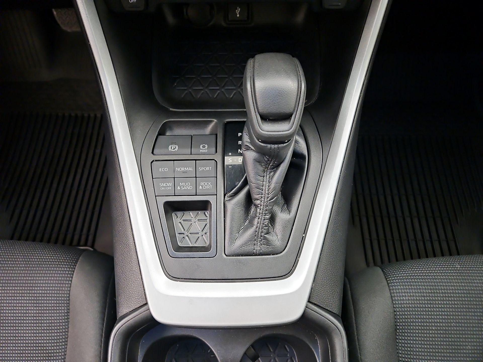 Thumbnail: 2021 Toyota RAV4 - 17