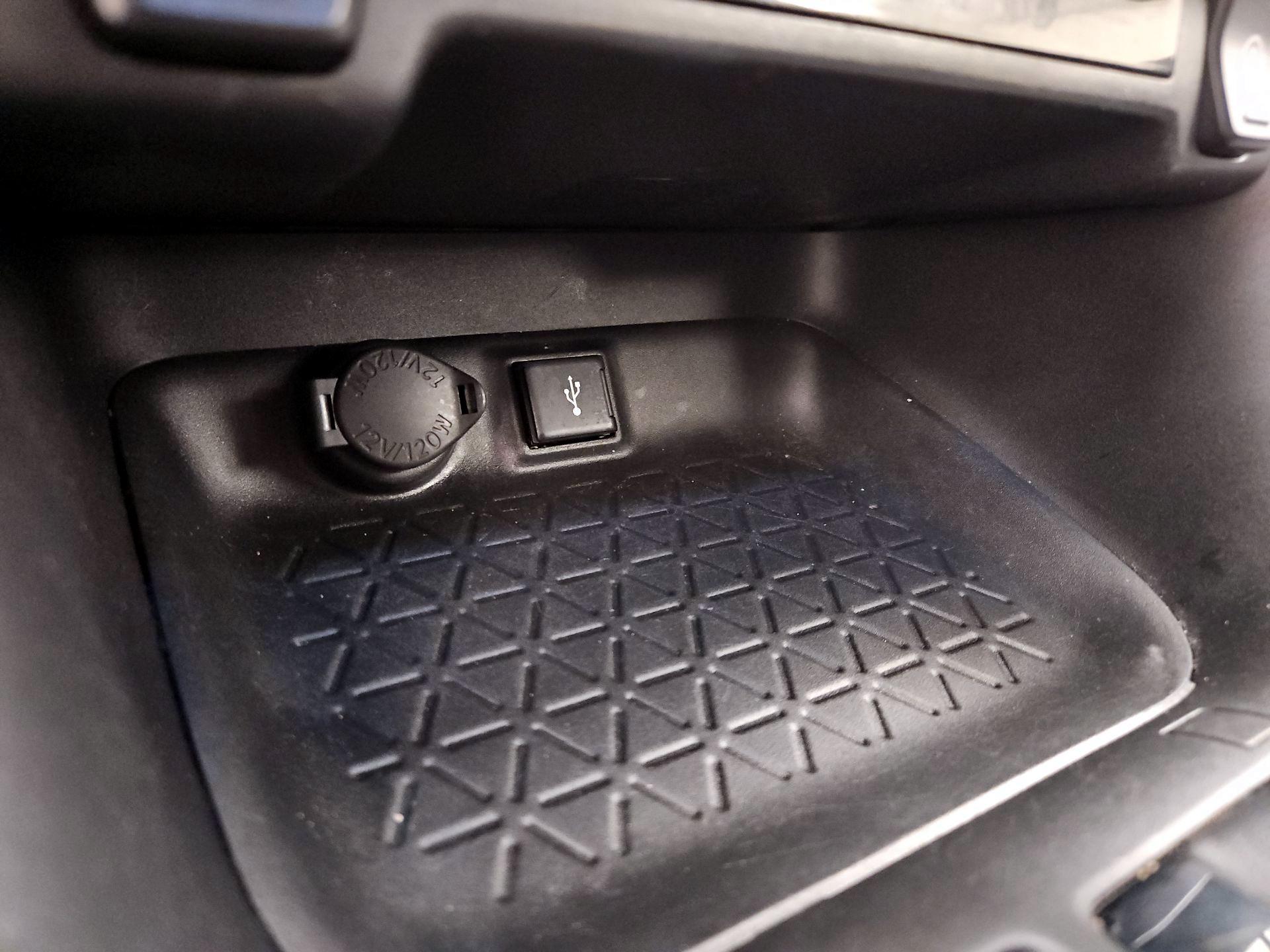 Thumbnail: 2021 Toyota RAV4 - 18