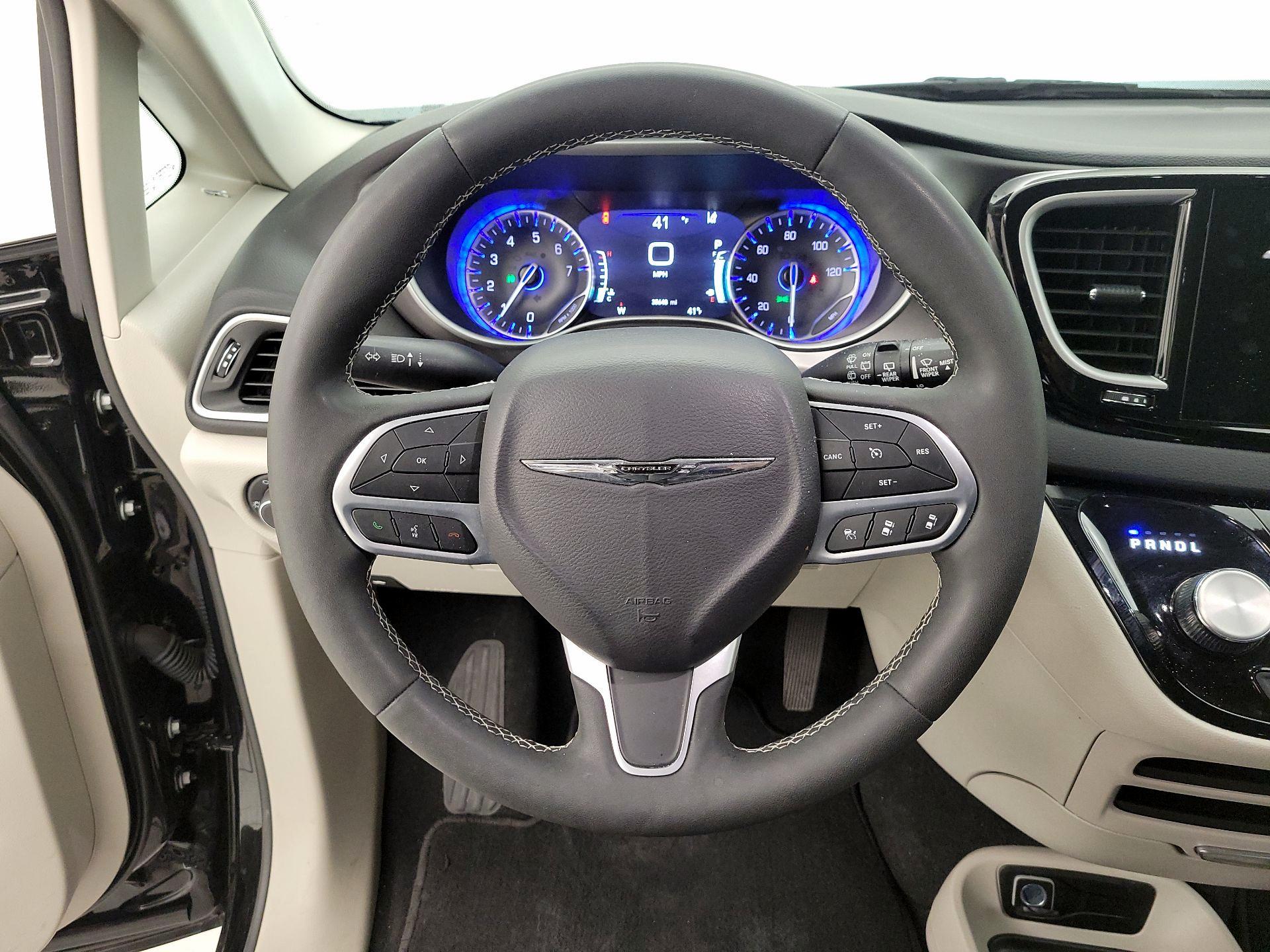 Thumbnail: 2024 Chrysler Pacifica - 10