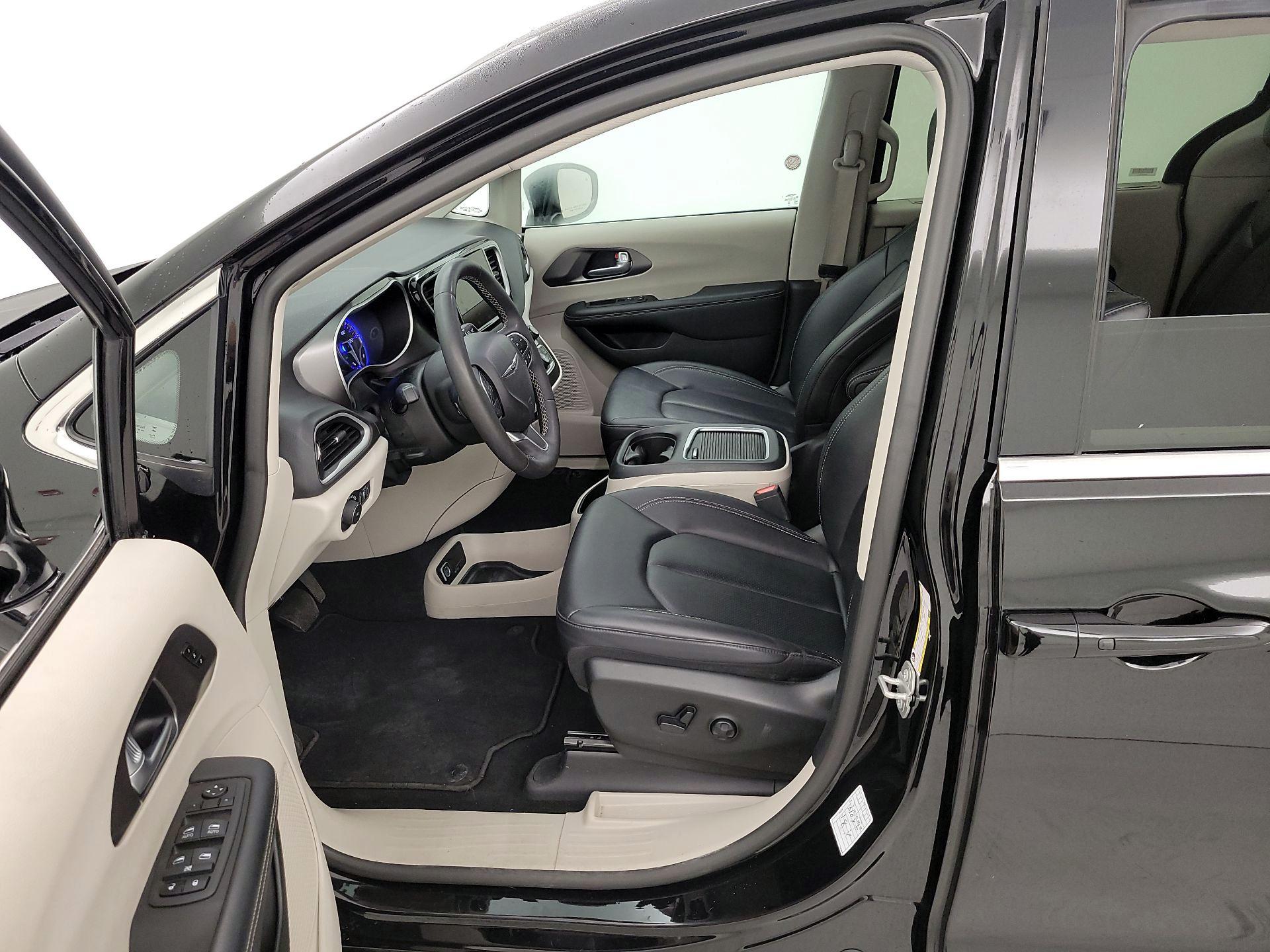 Thumbnail: 2024 Chrysler Pacifica - 11