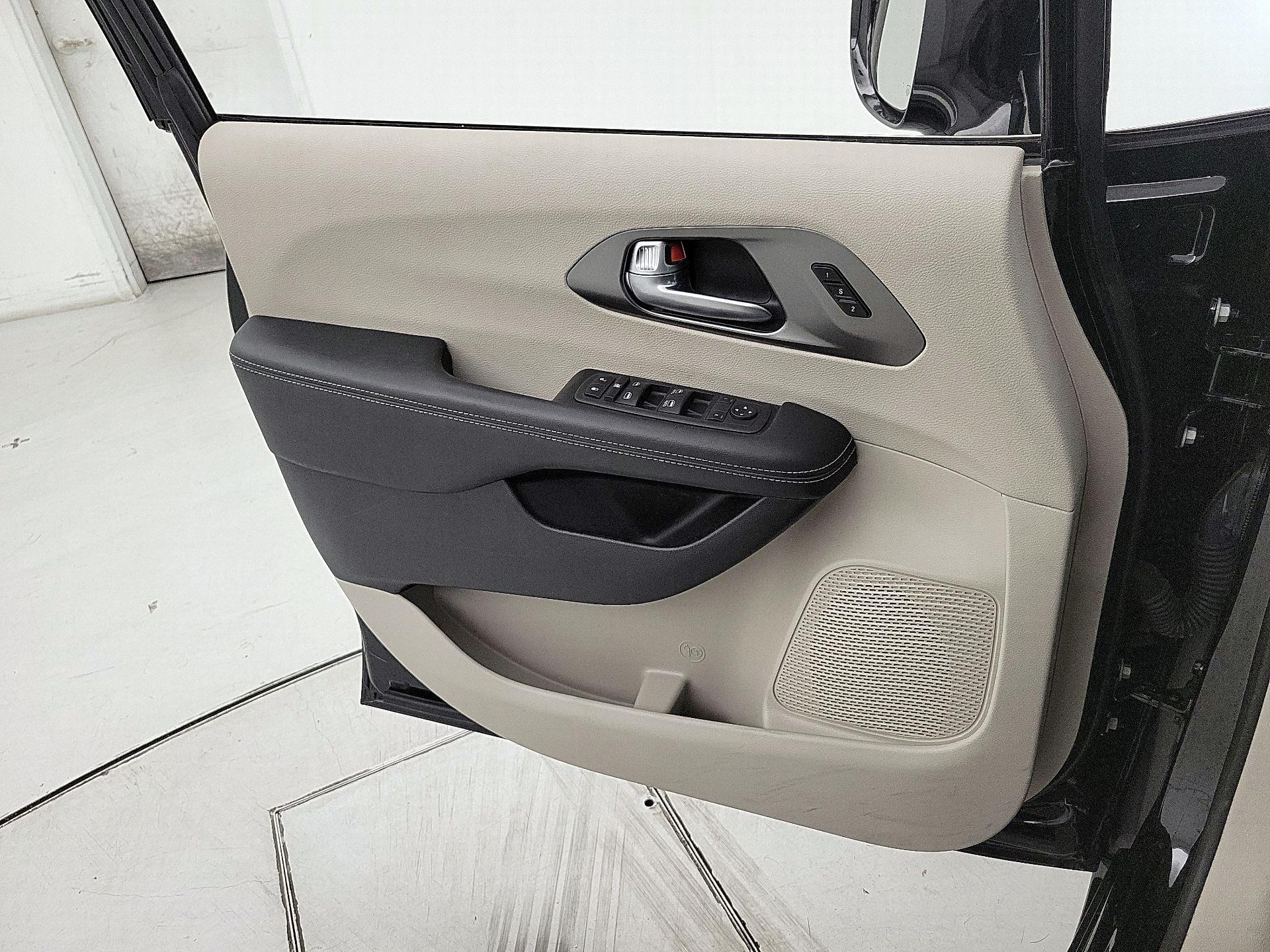 Thumbnail: 2024 Chrysler Pacifica - 12