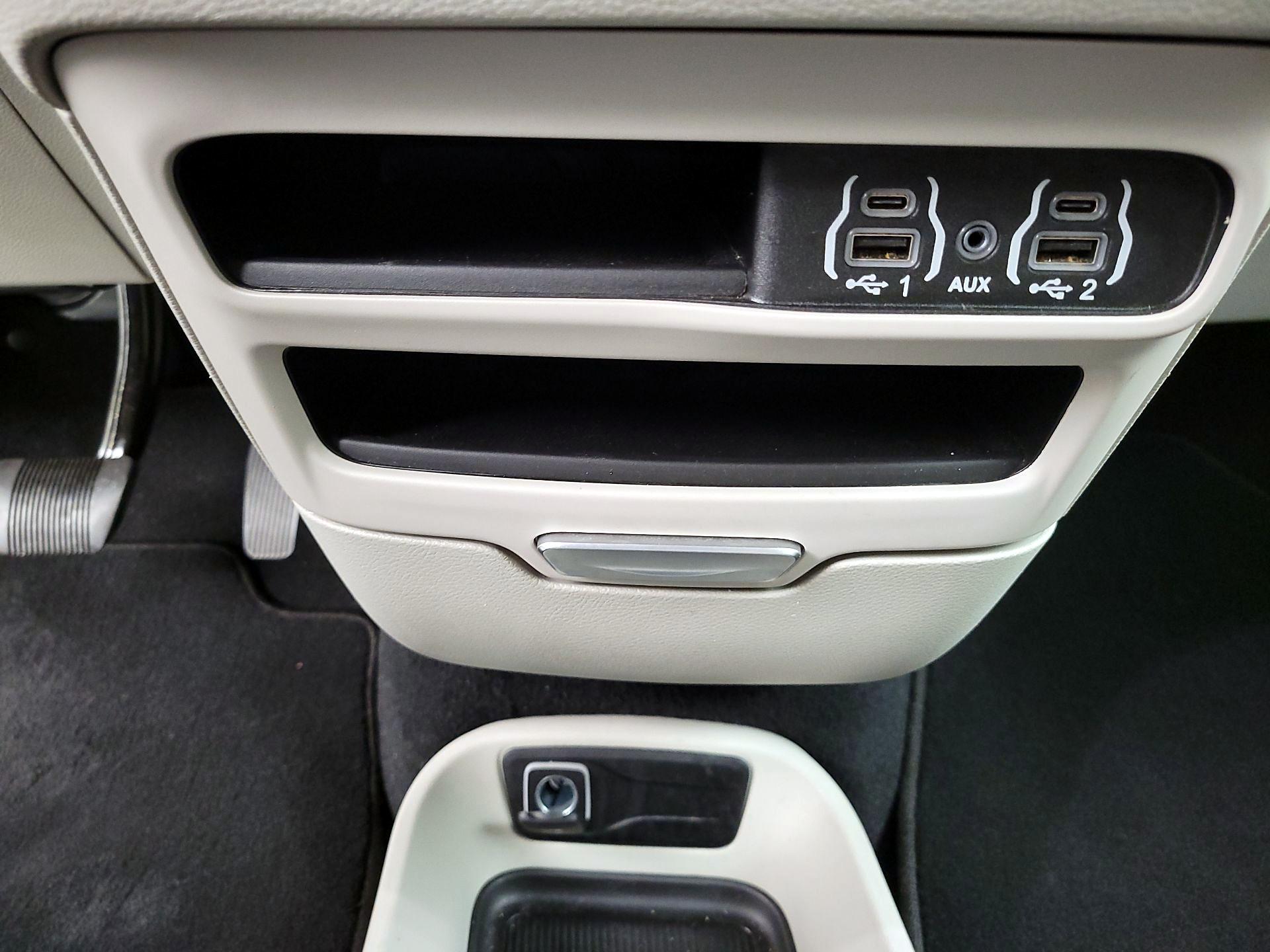 Thumbnail: 2024 Chrysler Pacifica - 18