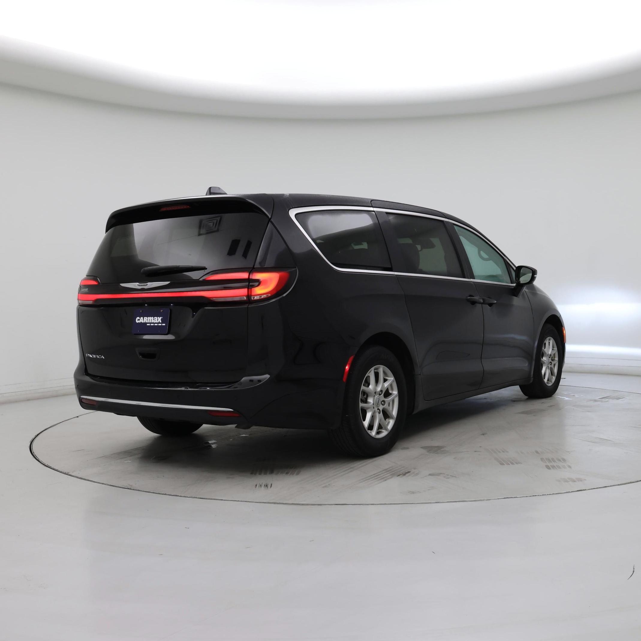 Thumbnail: 2024 Chrysler Pacifica - 8