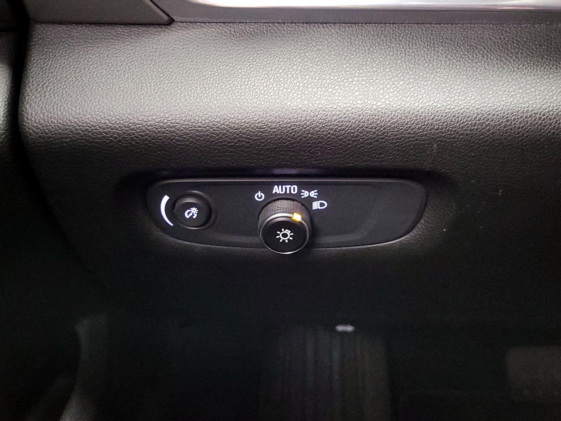 Thumbnail: 2020 Chevrolet Traverse - 13