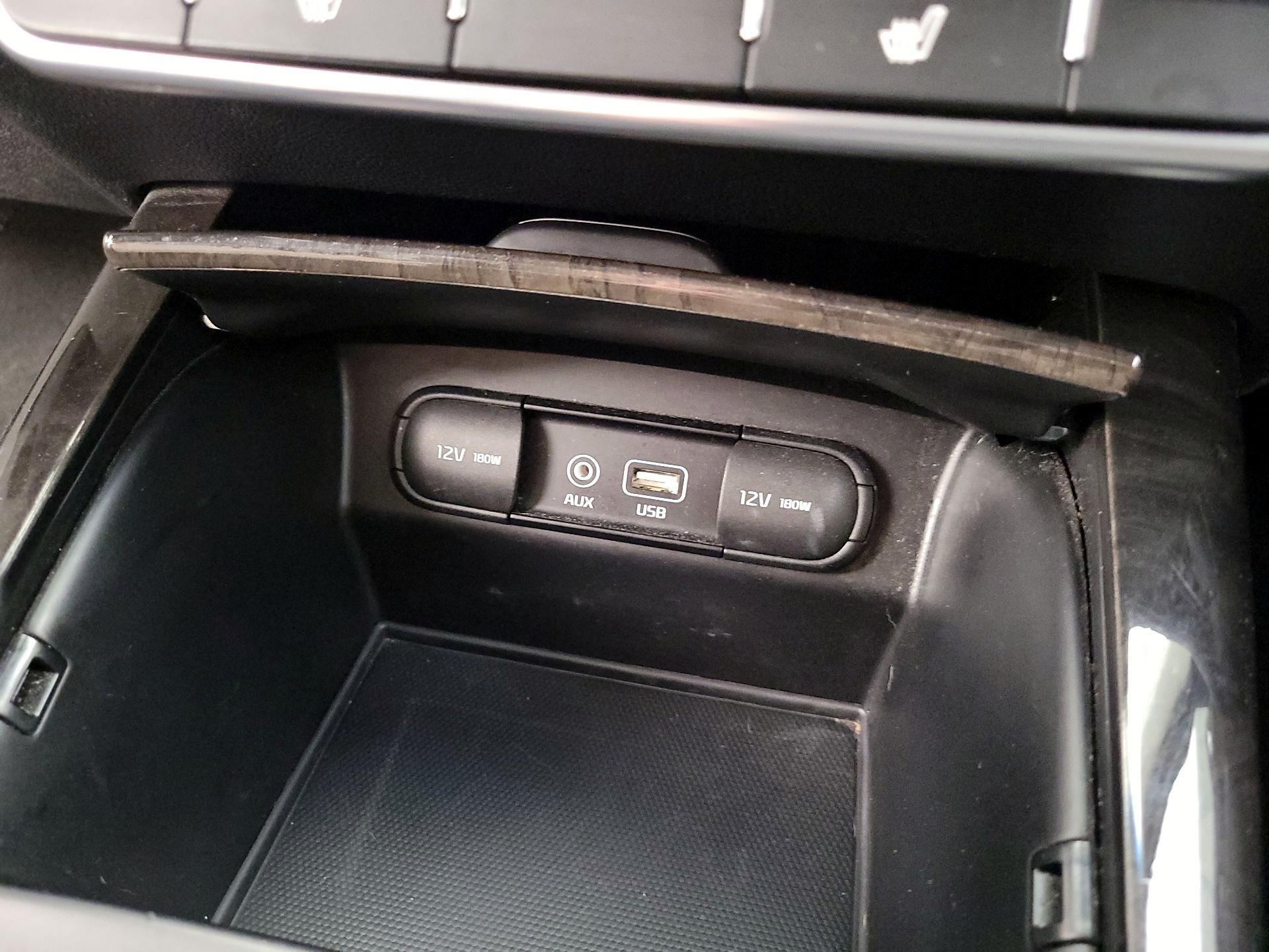 Thumbnail: 2017 Kia Sorento - 18