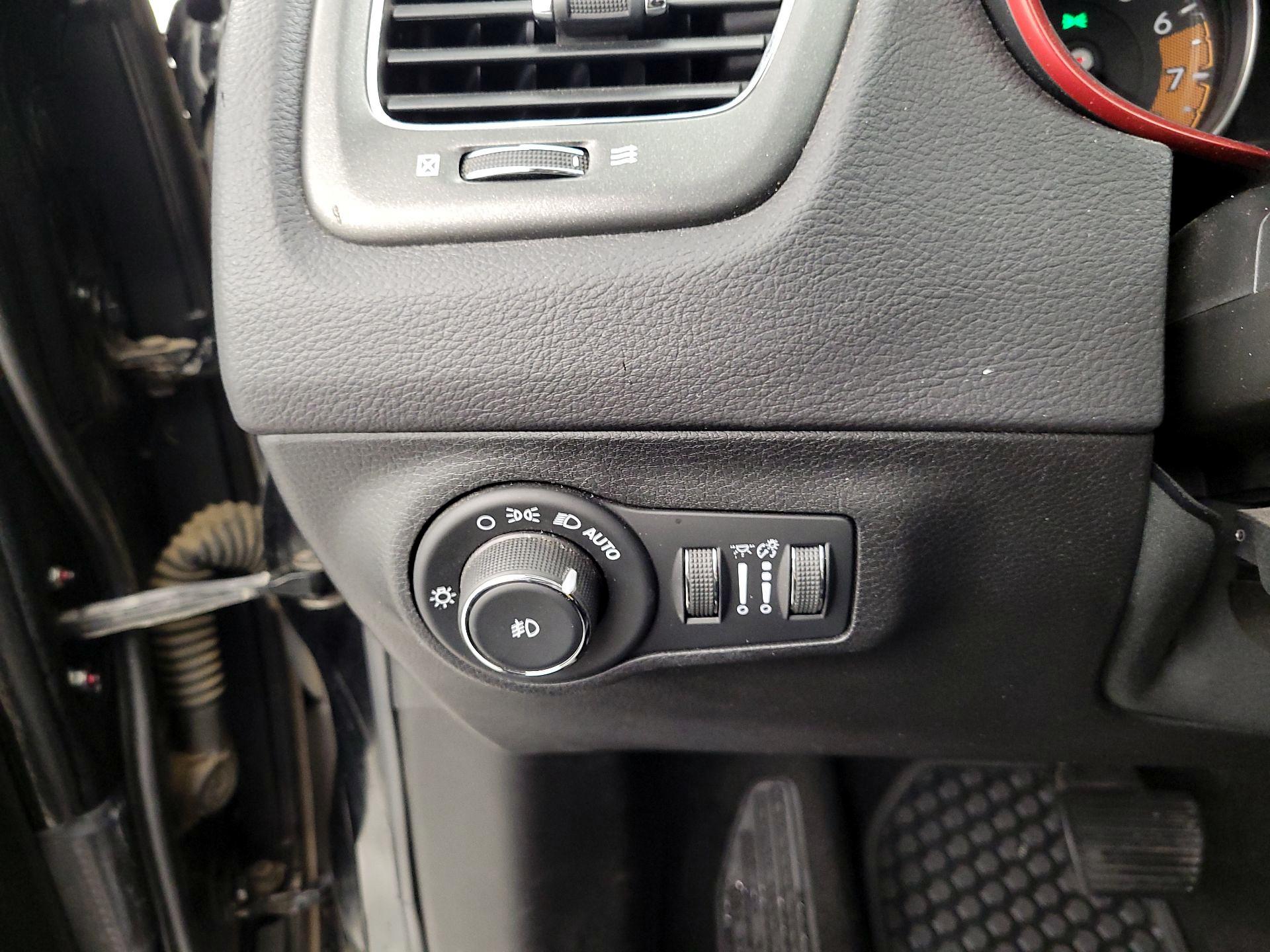 Thumbnail: 2018 Jeep Compass - 13