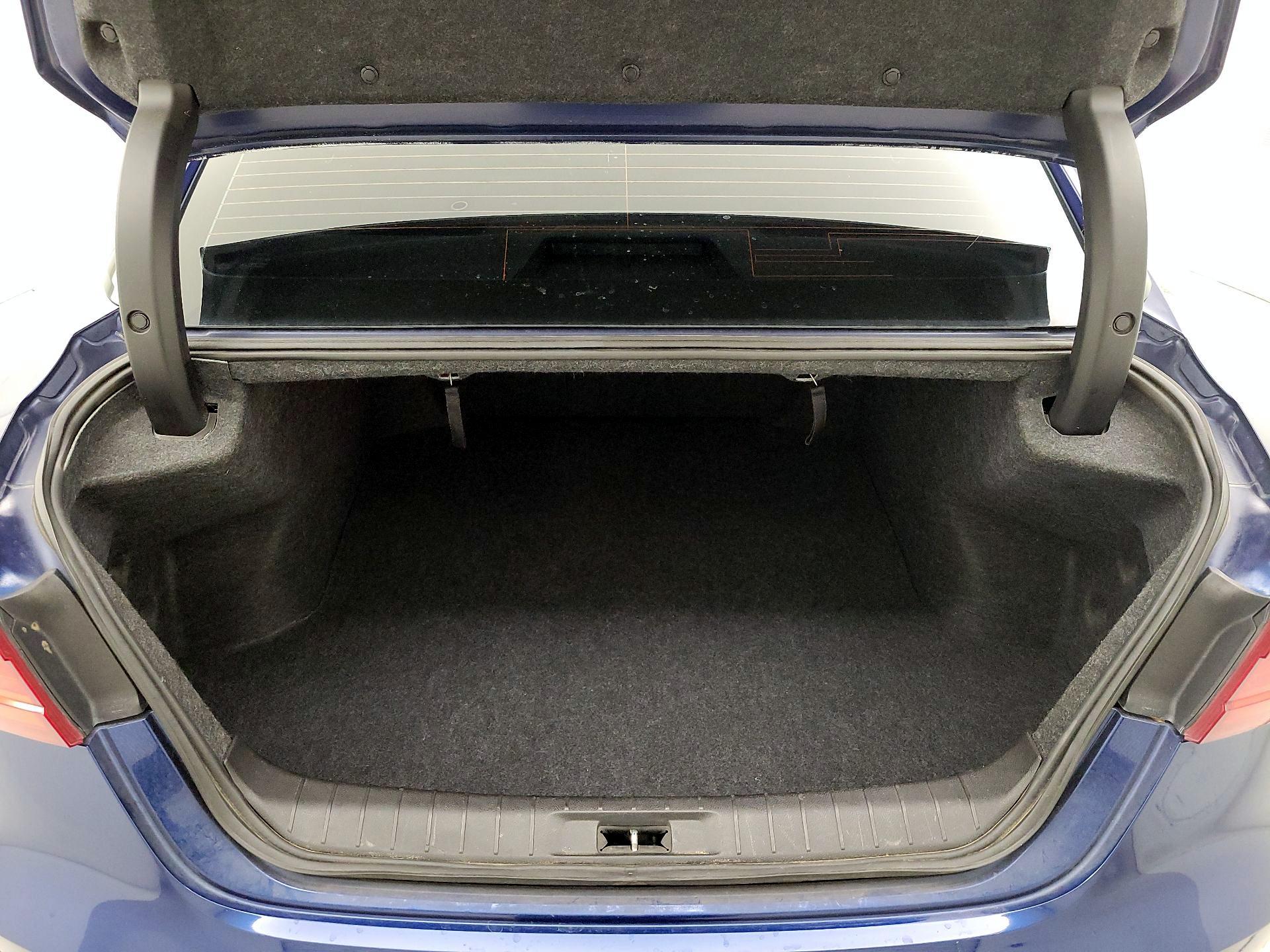 Thumbnail: 2016 Nissan Maxima - 20