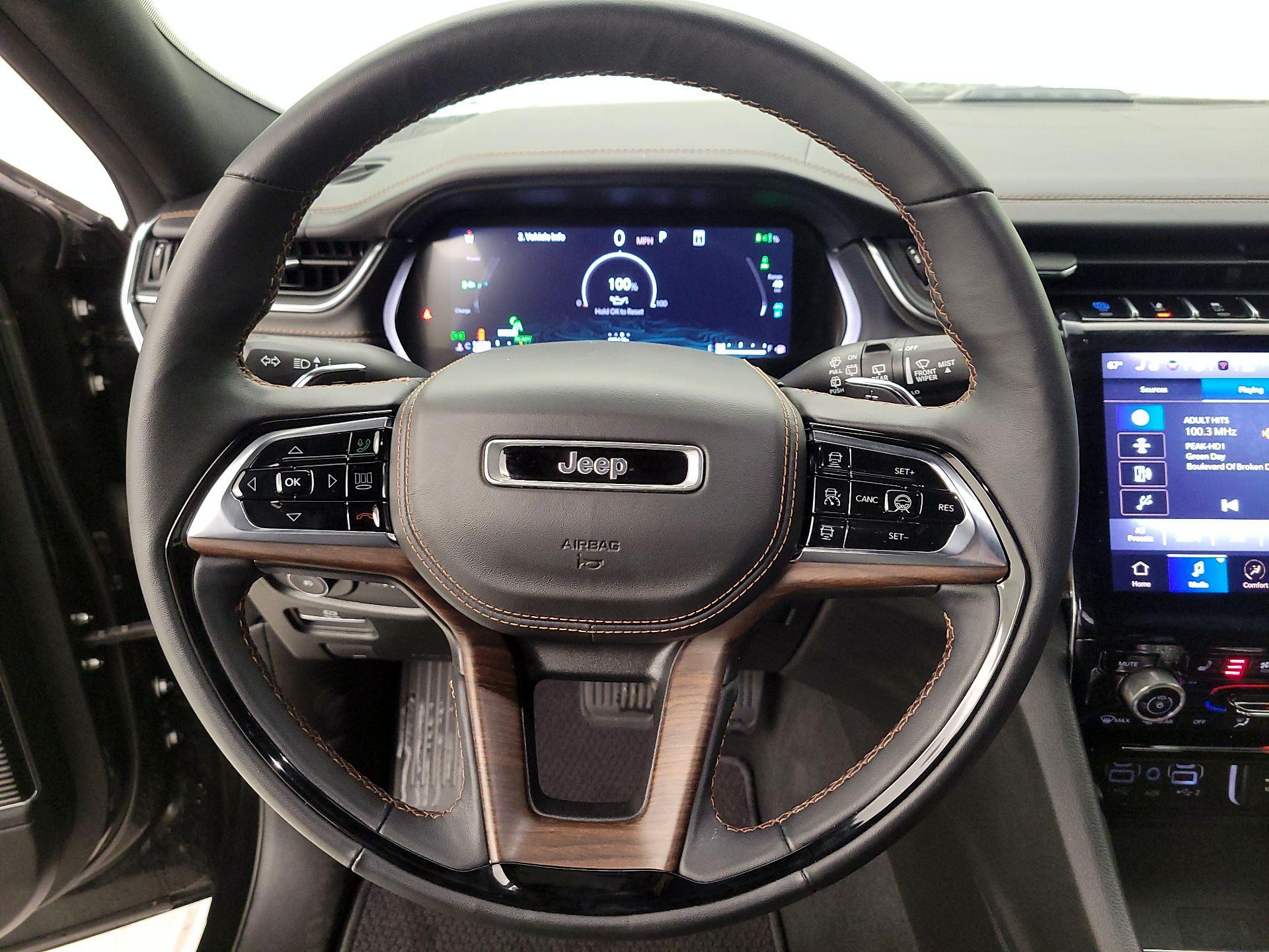 Thumbnail: 2023 Jeep Grand Cherokee - 10