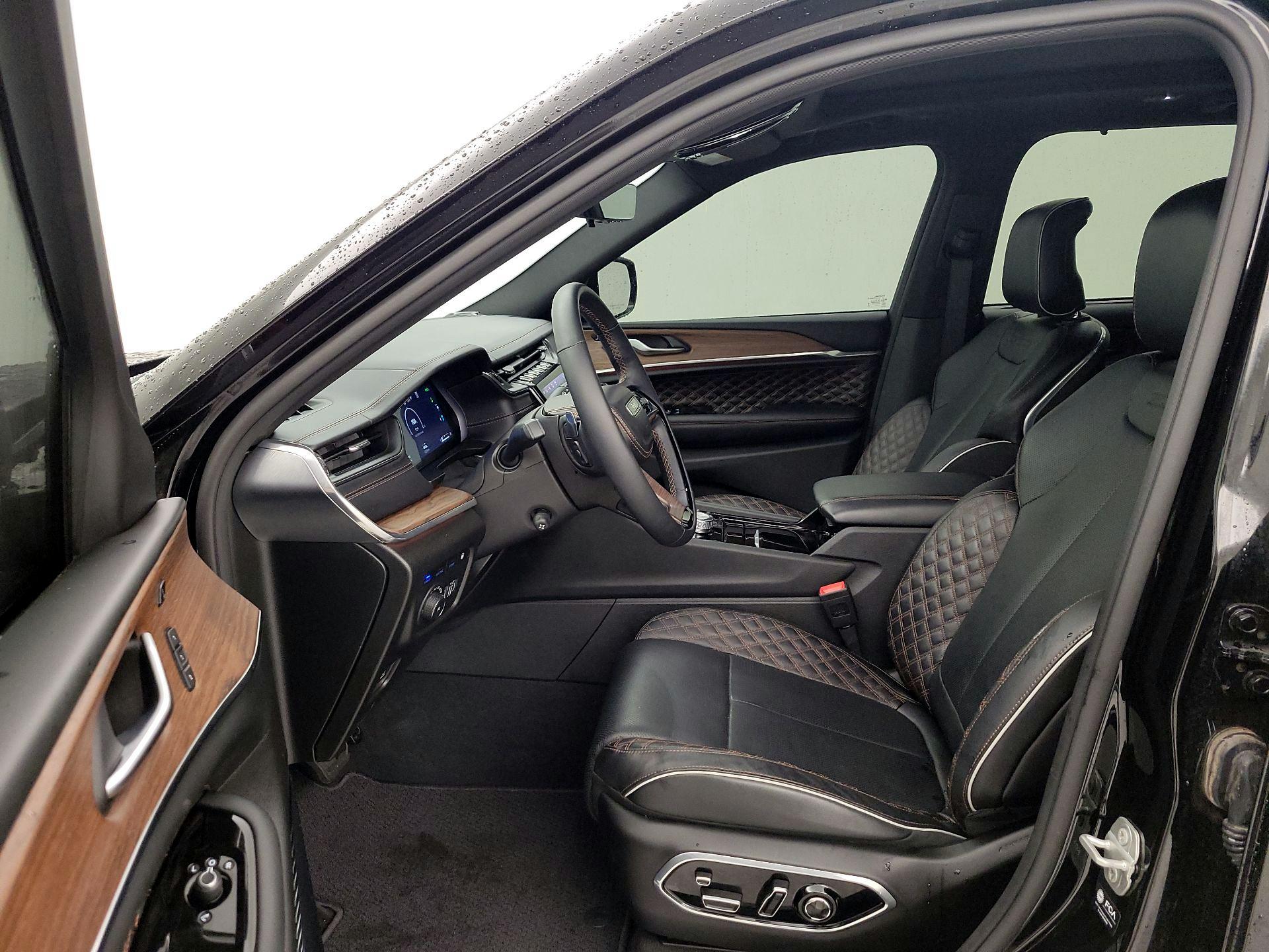 Thumbnail: 2023 Jeep Grand Cherokee - 11