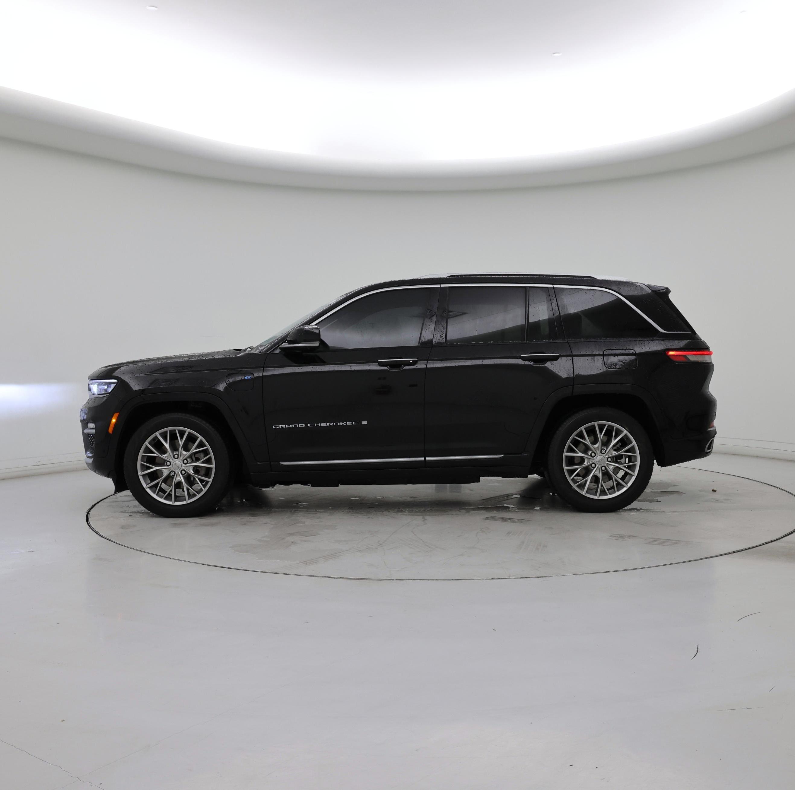 Thumbnail: 2023 Jeep Grand Cherokee - 3