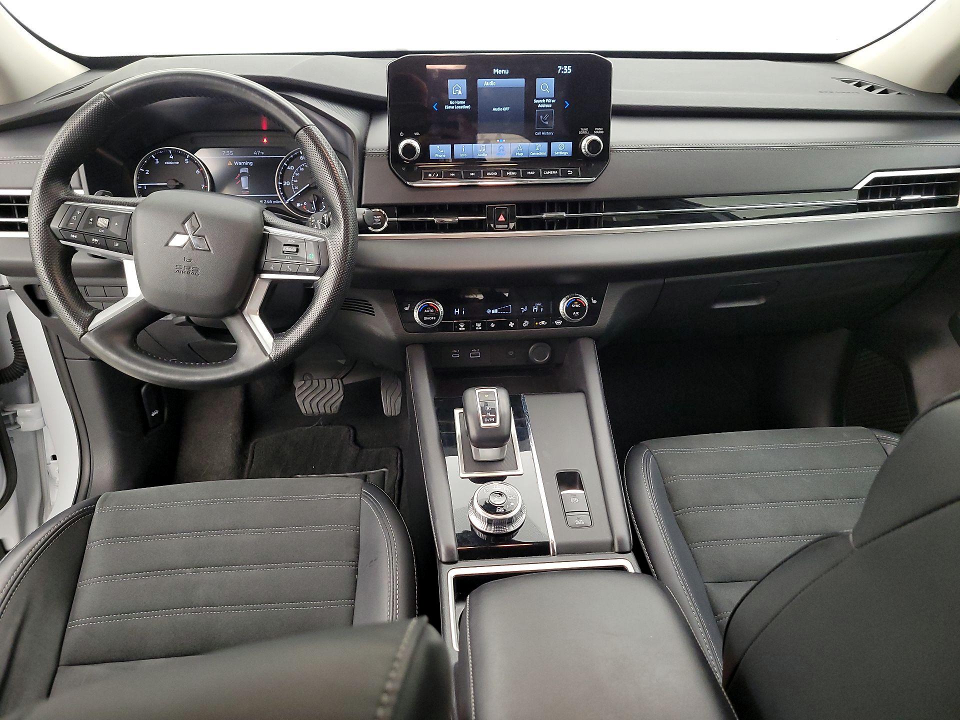 Thumbnail: 2024 Mitsubishi Outlander - 9