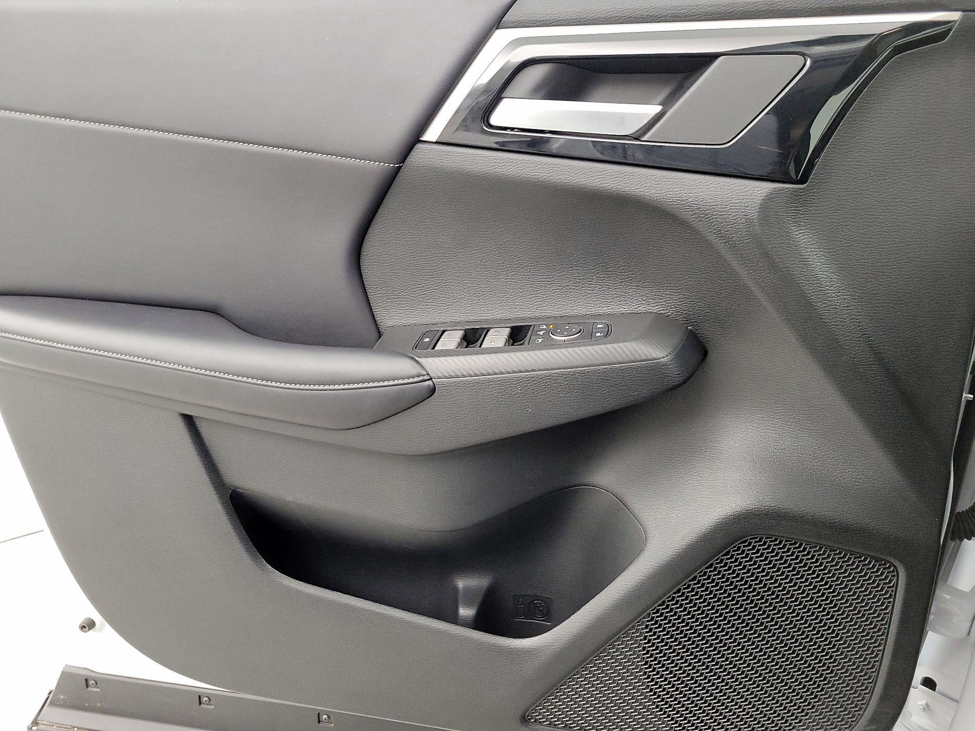 Thumbnail: 2024 Mitsubishi Outlander - 12