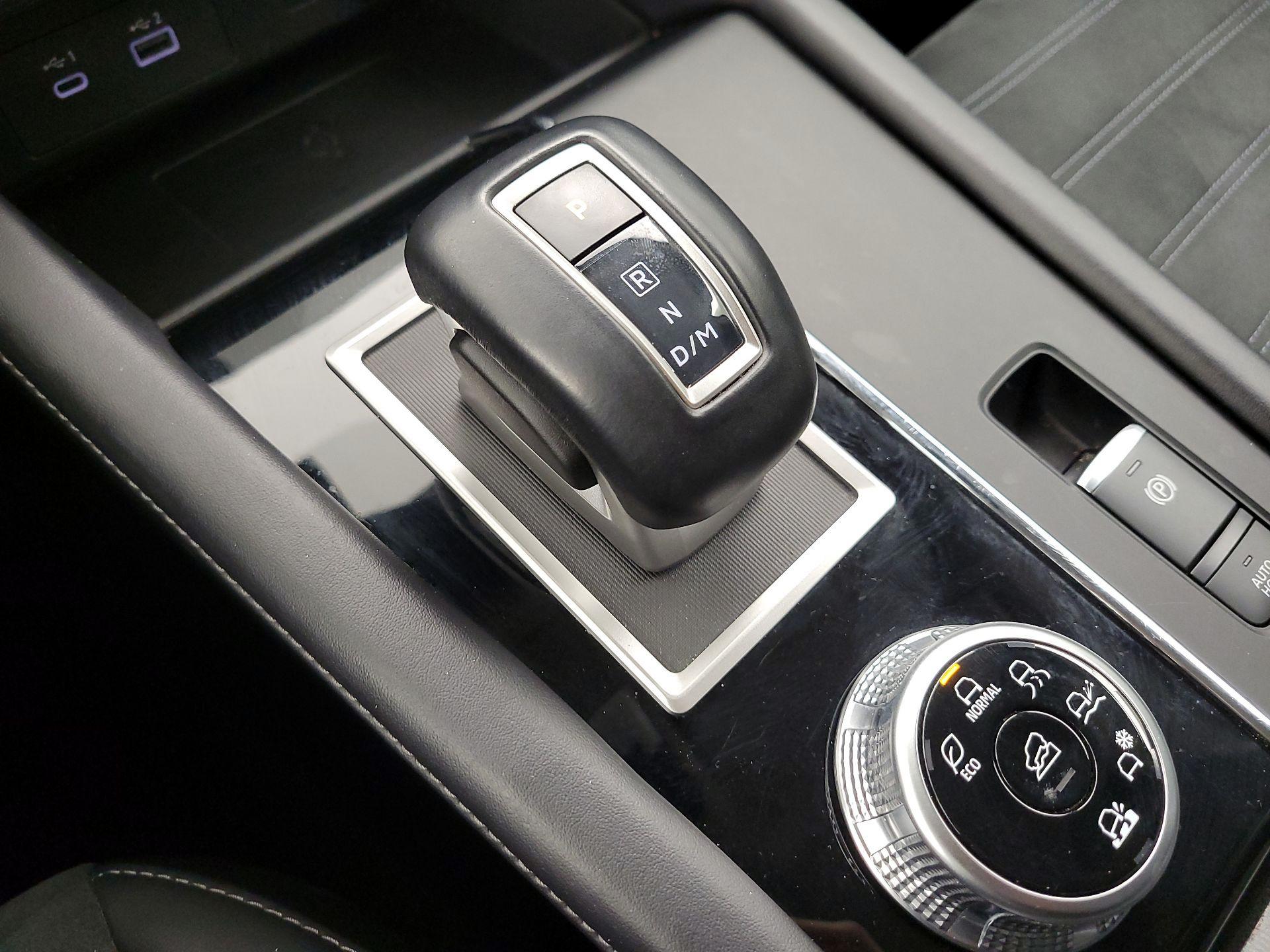 Thumbnail: 2024 Mitsubishi Outlander - 15